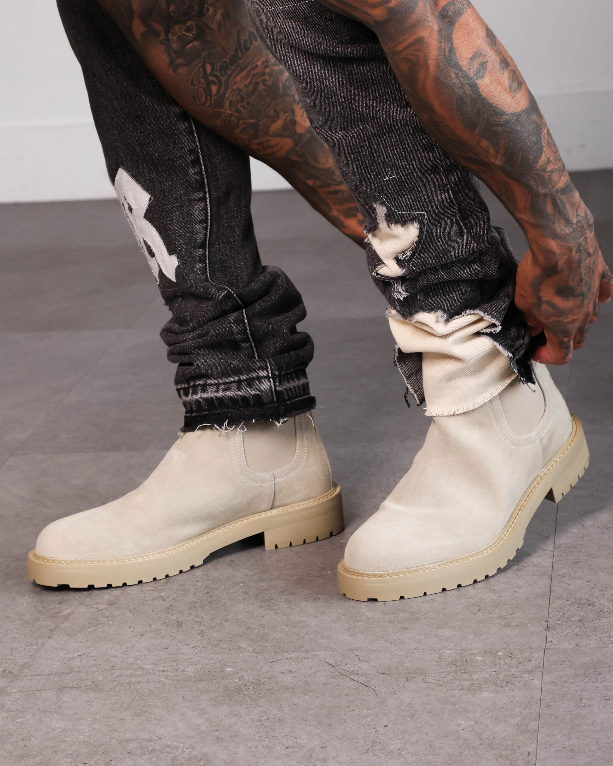 serious hikers' equipment moccasins Saint Morta Chunky Chelsea Boot Light Stone