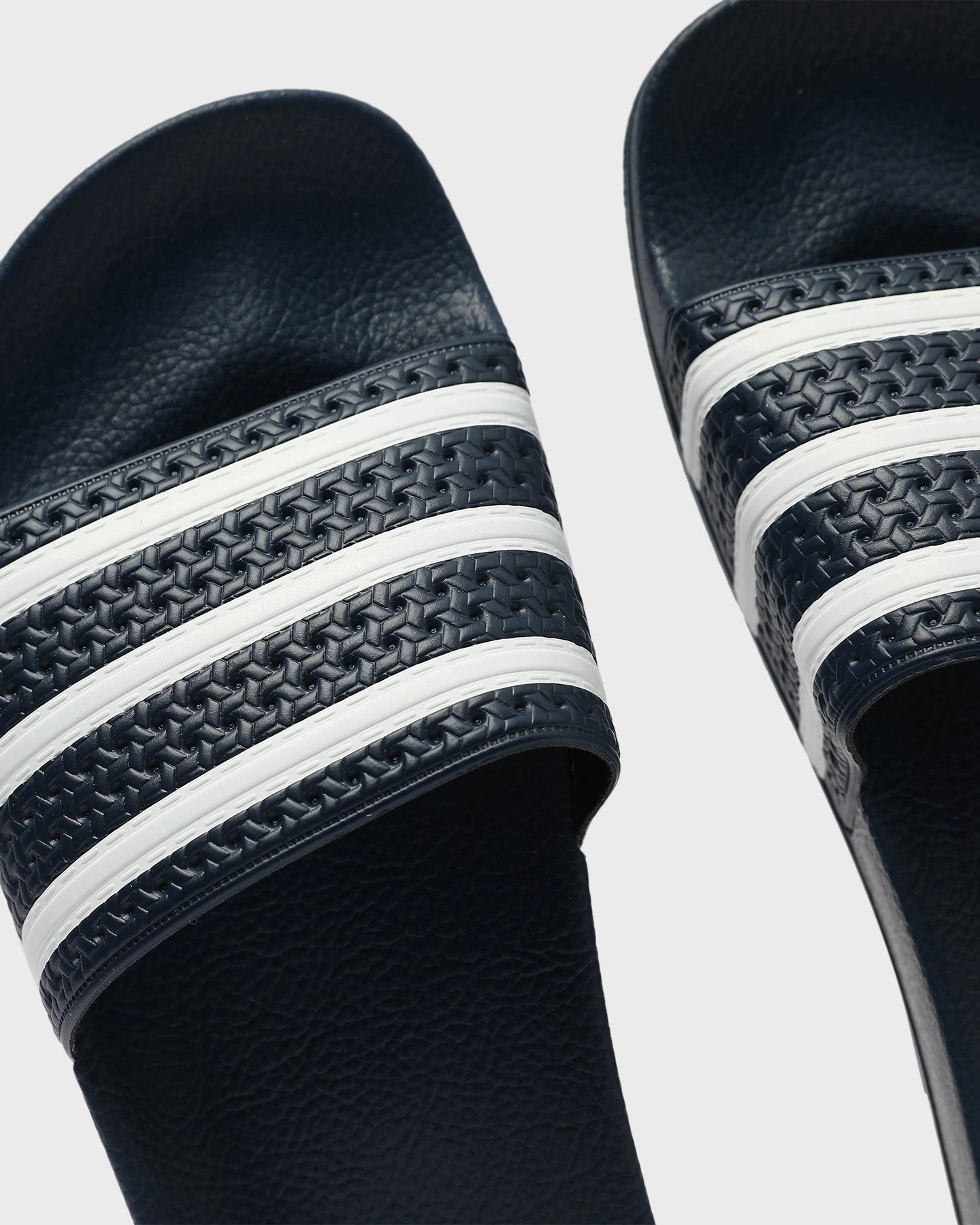 breathability - level Adidas Originals Adilette Slide Navy/White