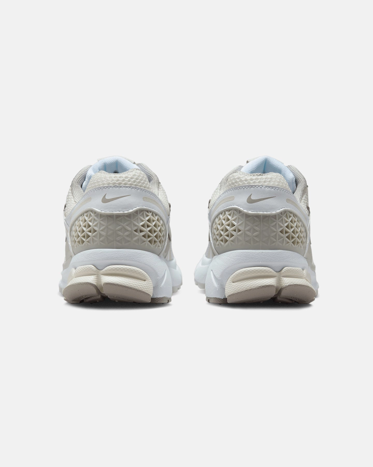 Nike Women's Zoom Vomero 5 White/Light Bone Breathable mesh lining Thermal Regulating Liner