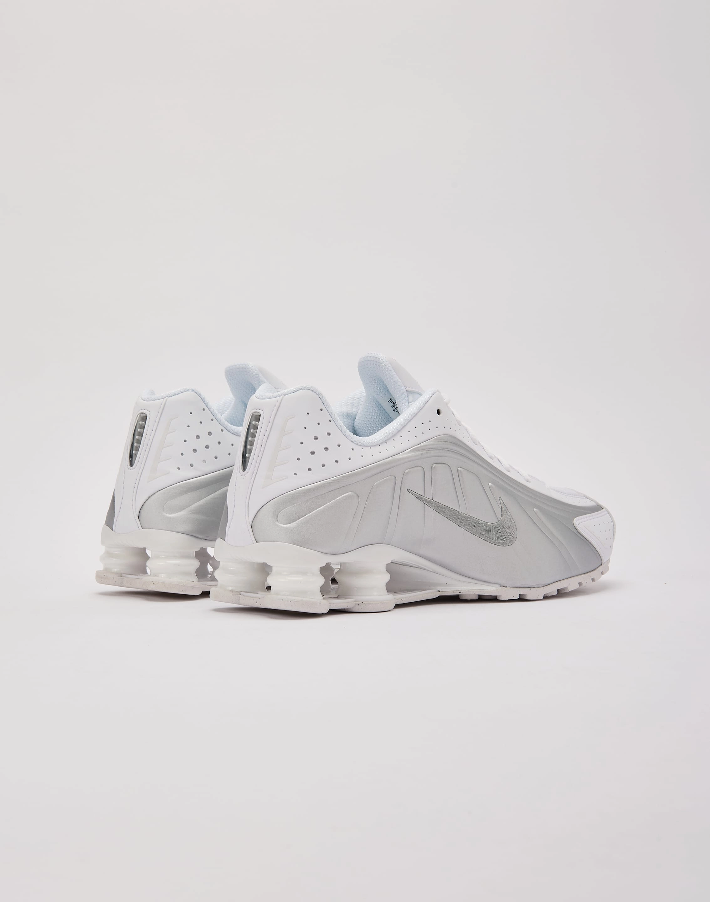 Nike Shox R4 Sleek Shape Adaptive Heel Cradle