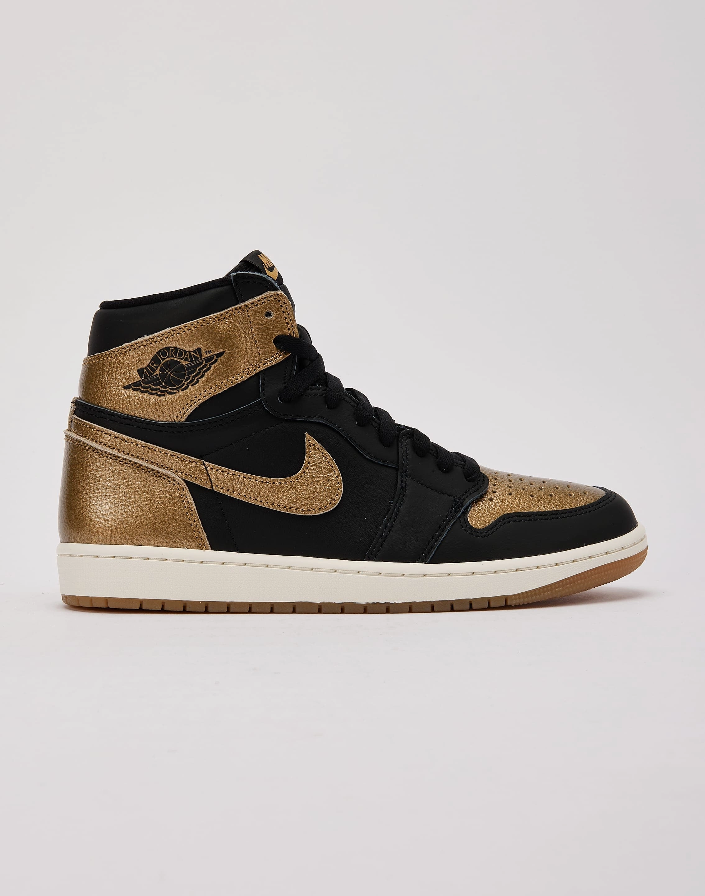 Jordan Air Jordan 1 Retro High OG 'Black And Gold' Outdoor shoes