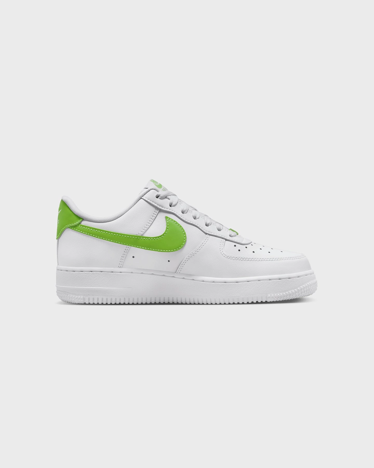 Nike Women's Nike Air Force 1 '07 White/Action Green skaters