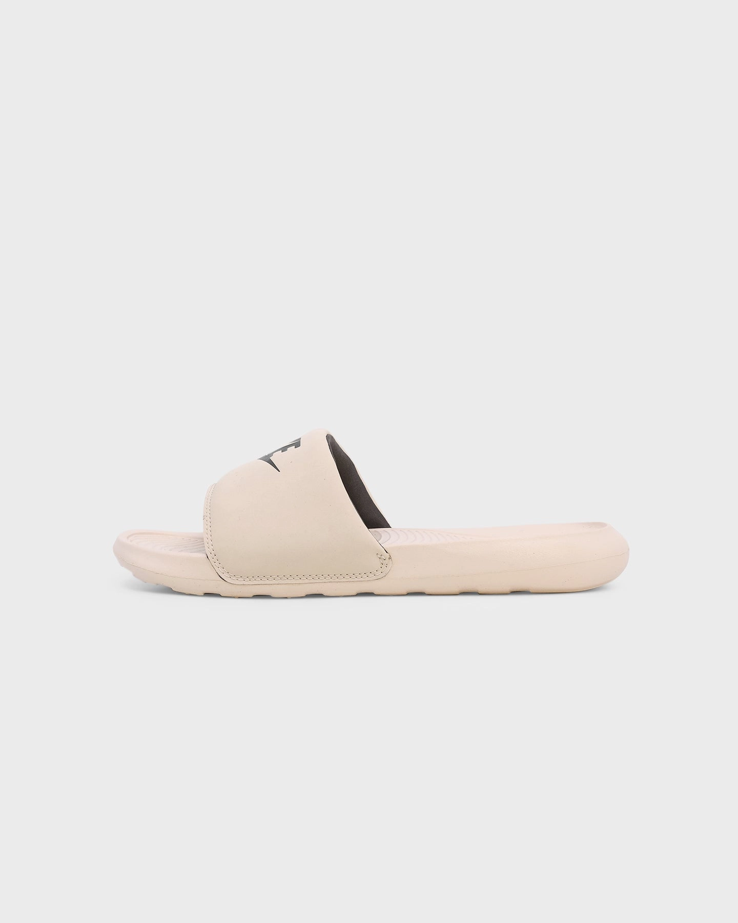 remarkable Nike Women's Victori One Slides Pearl White/Medium Ash