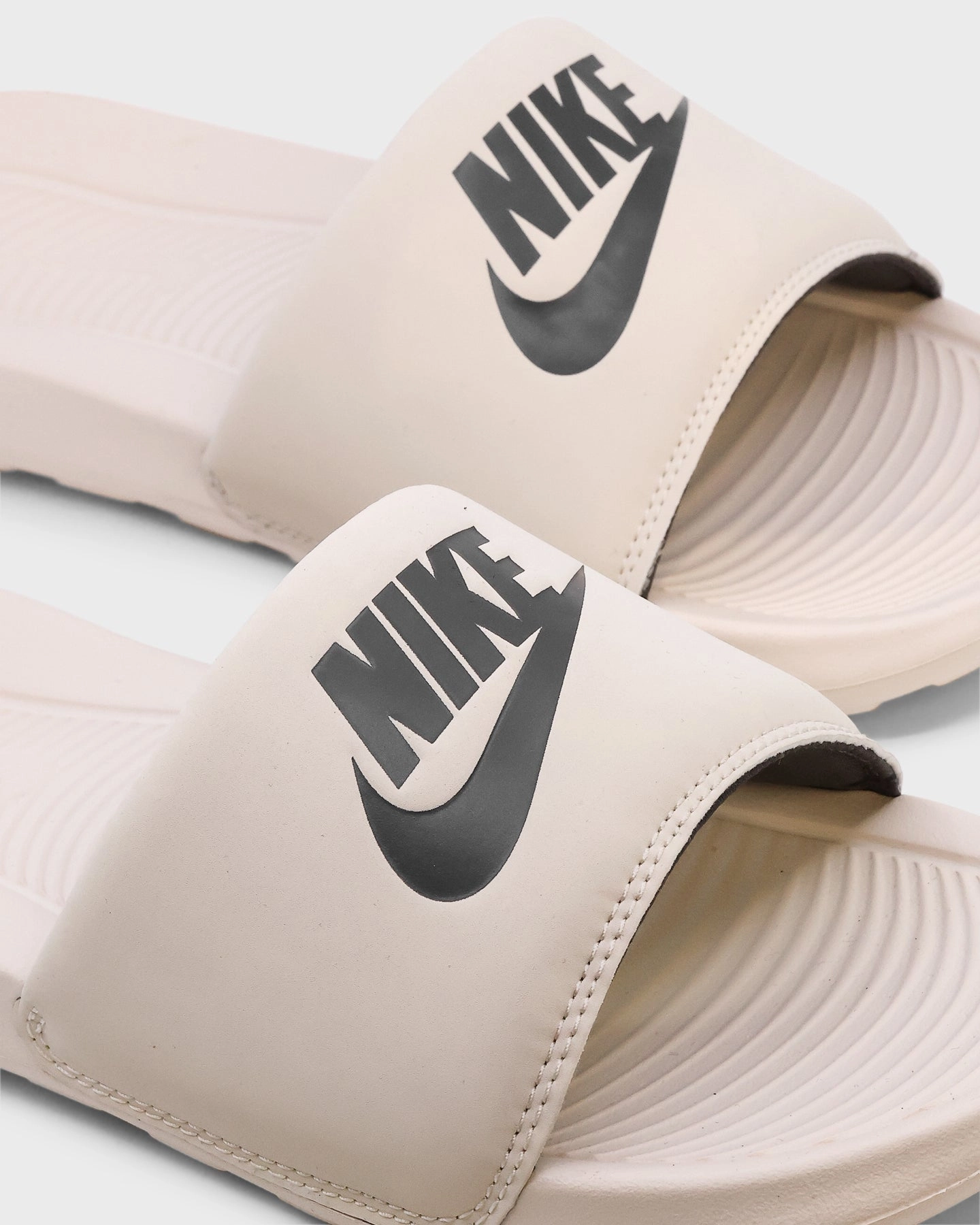 Ankle Stability Short - distance Nike Women's Victori One Slides Pearl White/Medium Ash
