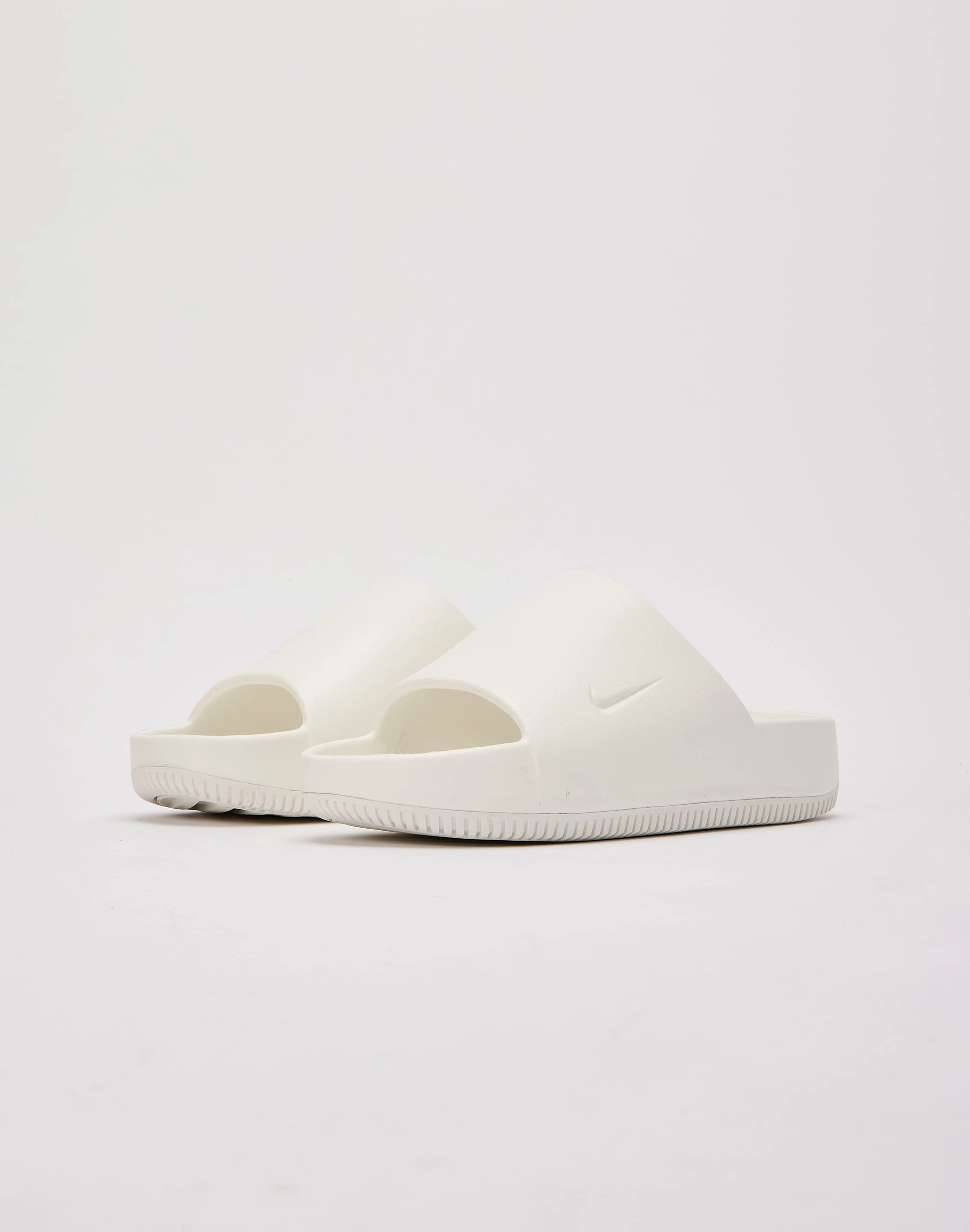 Compact Form Energy Returning Midsole Nike Calm Slides