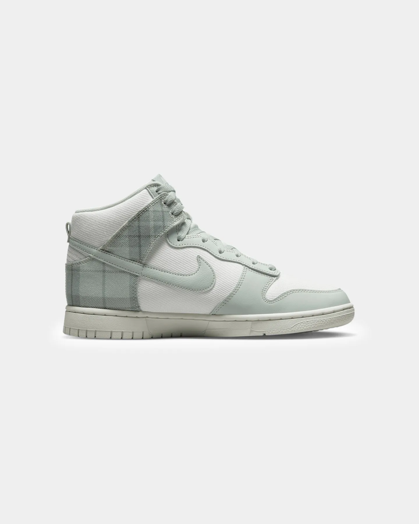 Nike Dunk High Retro SE "Plaid" Summit White pattern Fashion-forward comfort