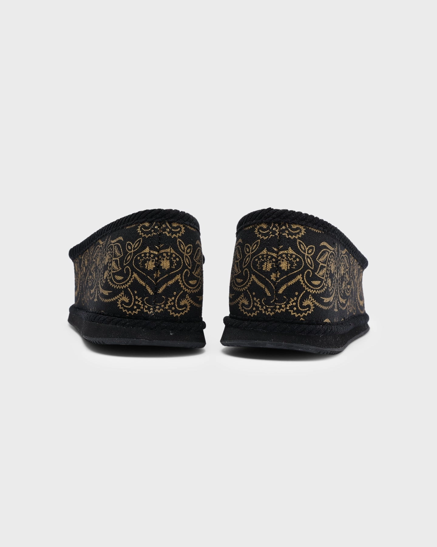 All-Purpose Style Shock absorption Goat Crew Bandana Slipper Black/Gold