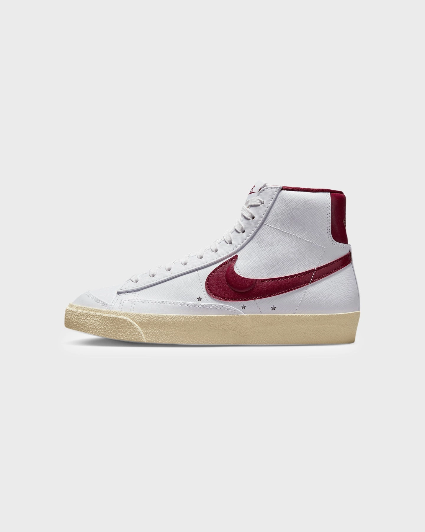 Nike Women's Blazer Low '77 SE "Hangtag Holster" White/Team Red Optimal flair
