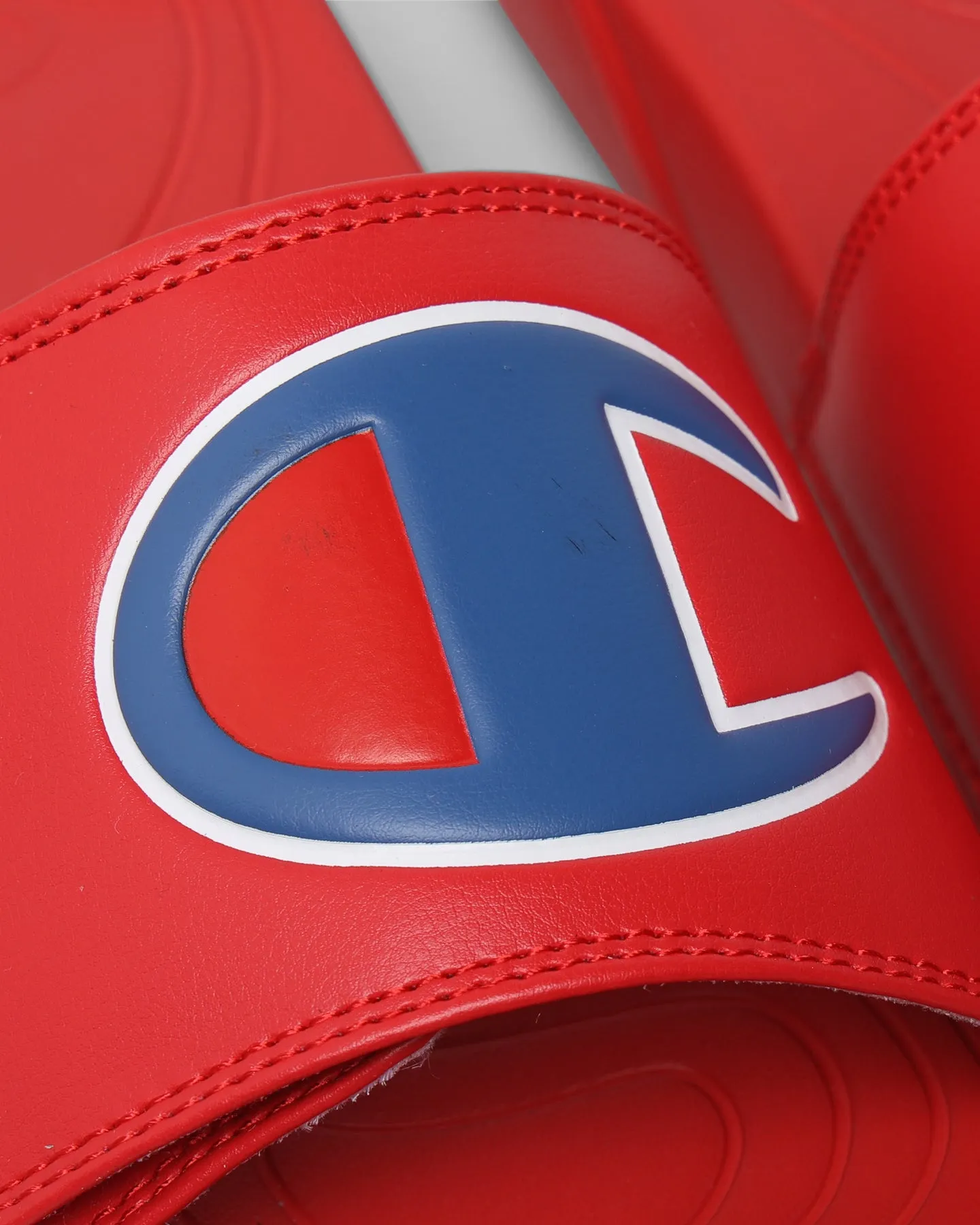 Champion Mega V Classic Slide Scarlet Soft Arch machine washable material