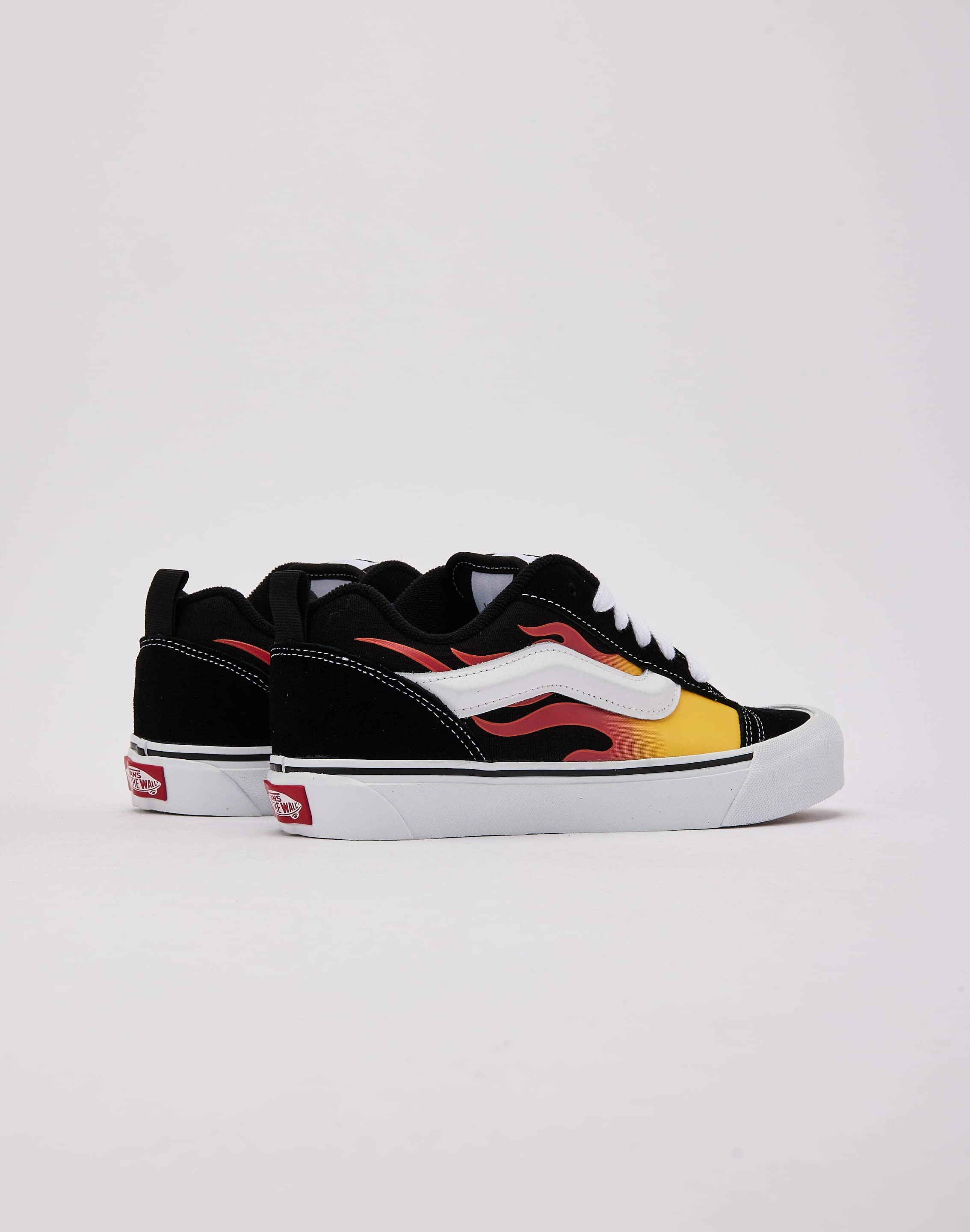 strap - on style Vans Knu Skool Grade-School