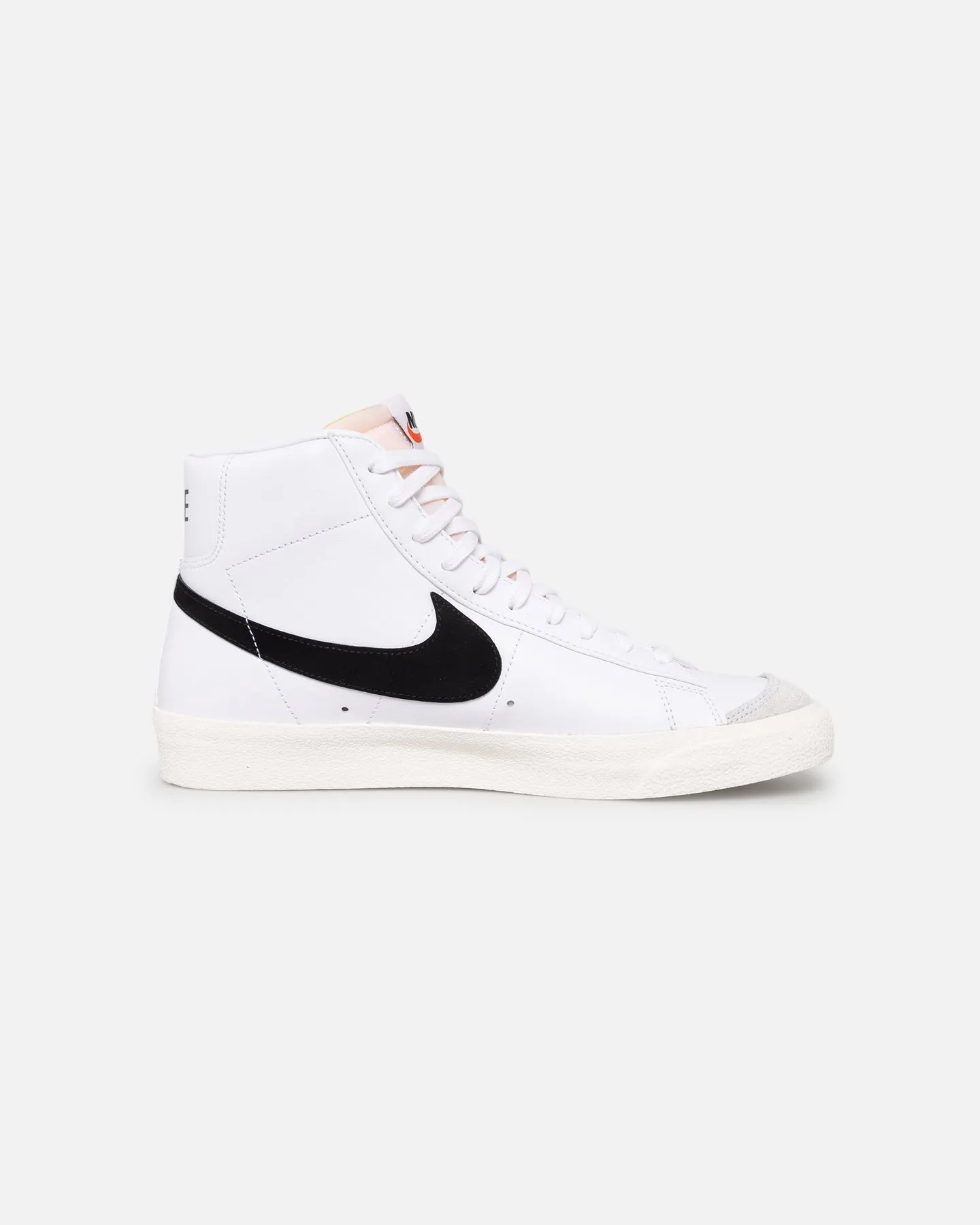 Leap Run Comfortable Foot Nike Men's Blazer Mid '77 Vintage White/Black