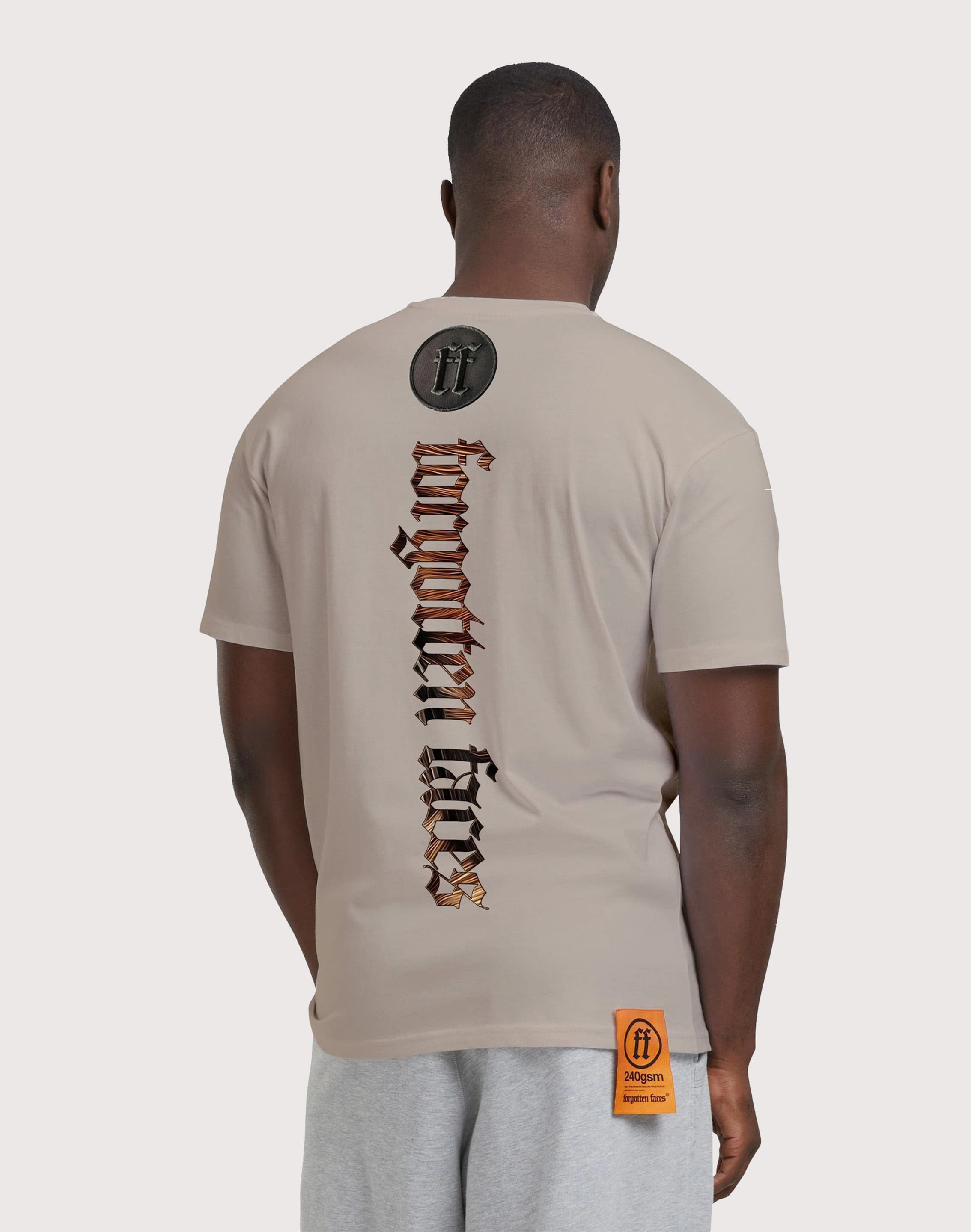 URBAN CLASSICS Forgotten Faces Mans Best Friend Wet Sand Tee Elevated Sole snowboarders' control