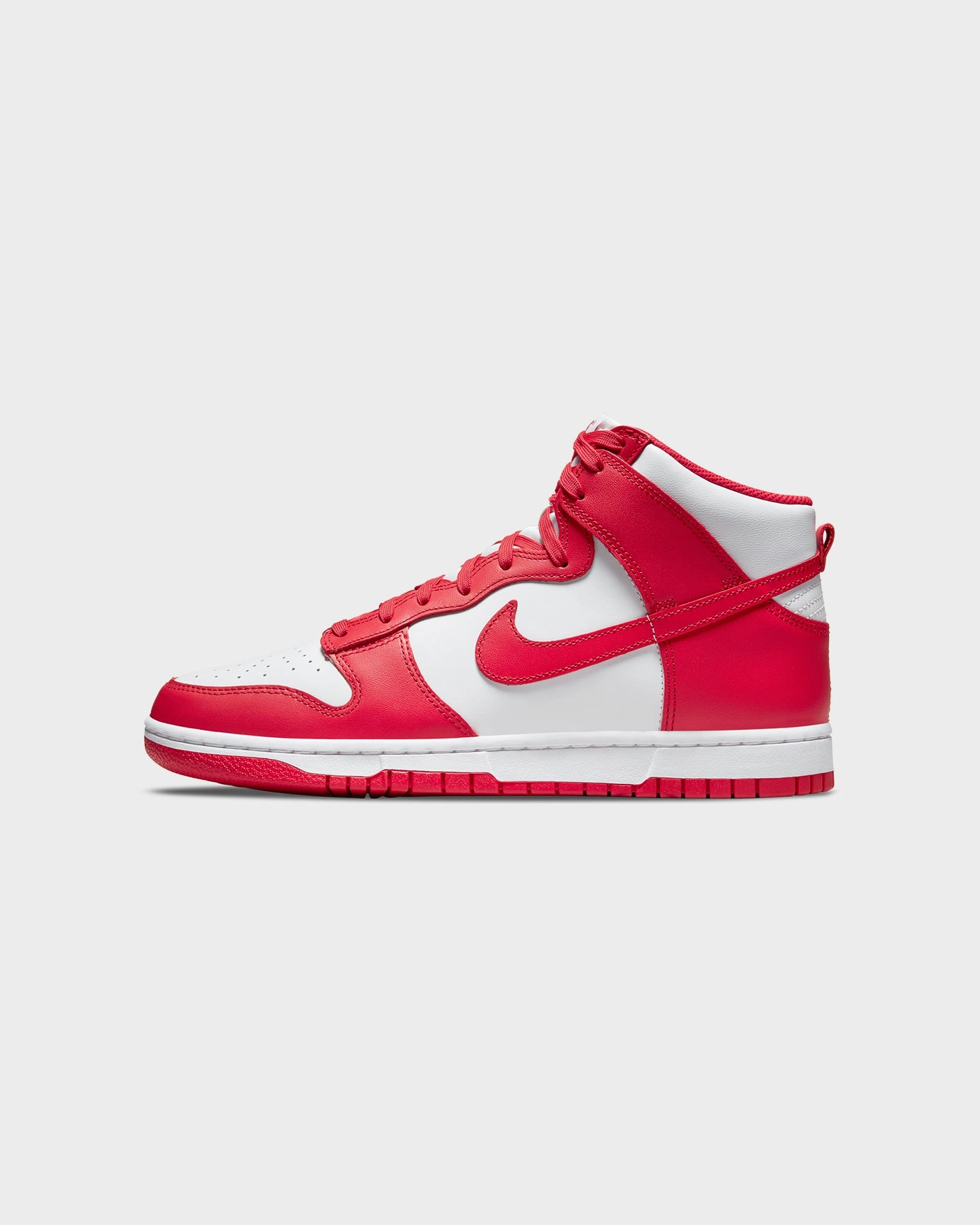 volleyball players' bounce outsole - type Nike Dunk High Retro University red