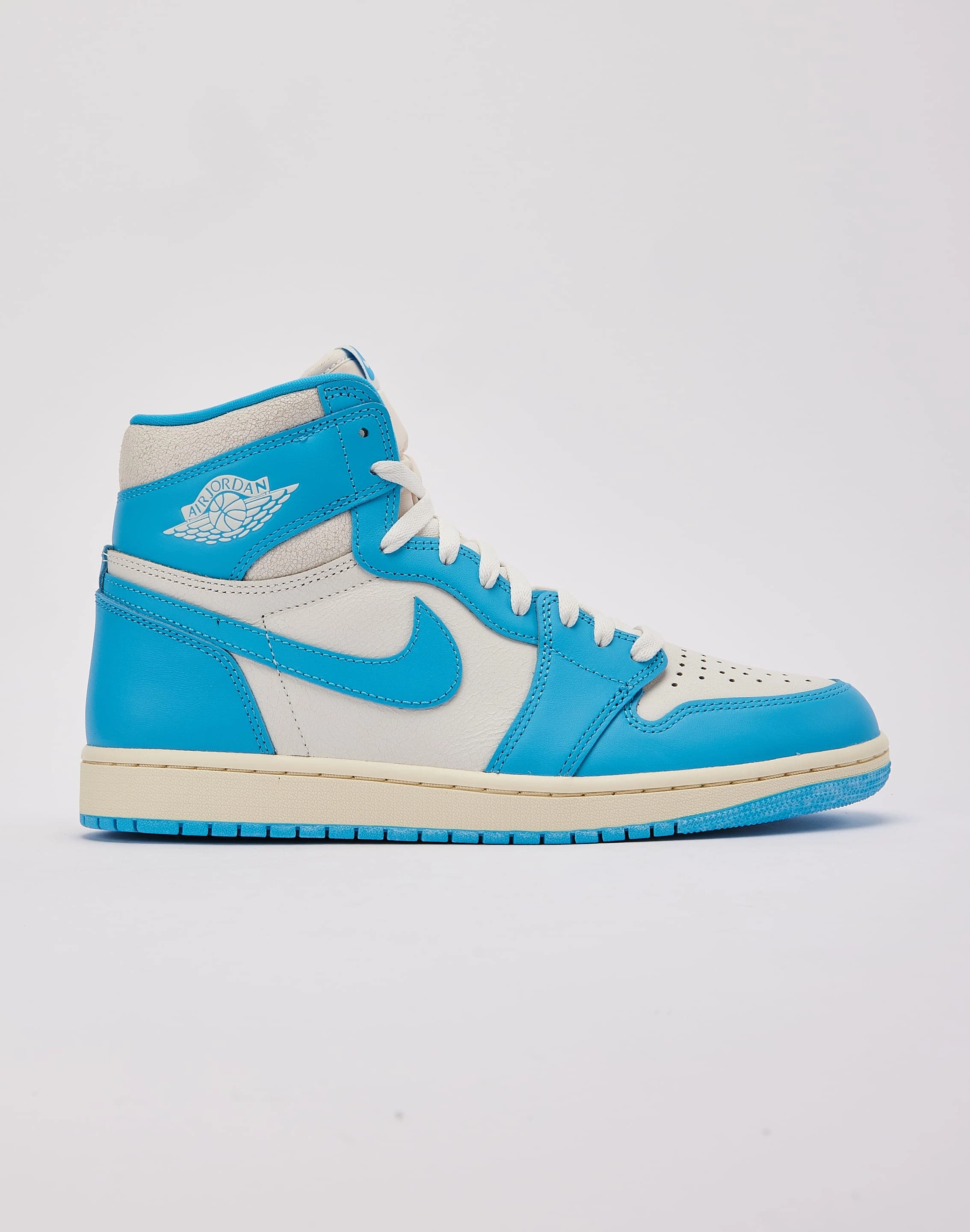 Adaptive Fit Technology Jordan Air Jordan 1 Retro High OG 'UNC Reimagined'