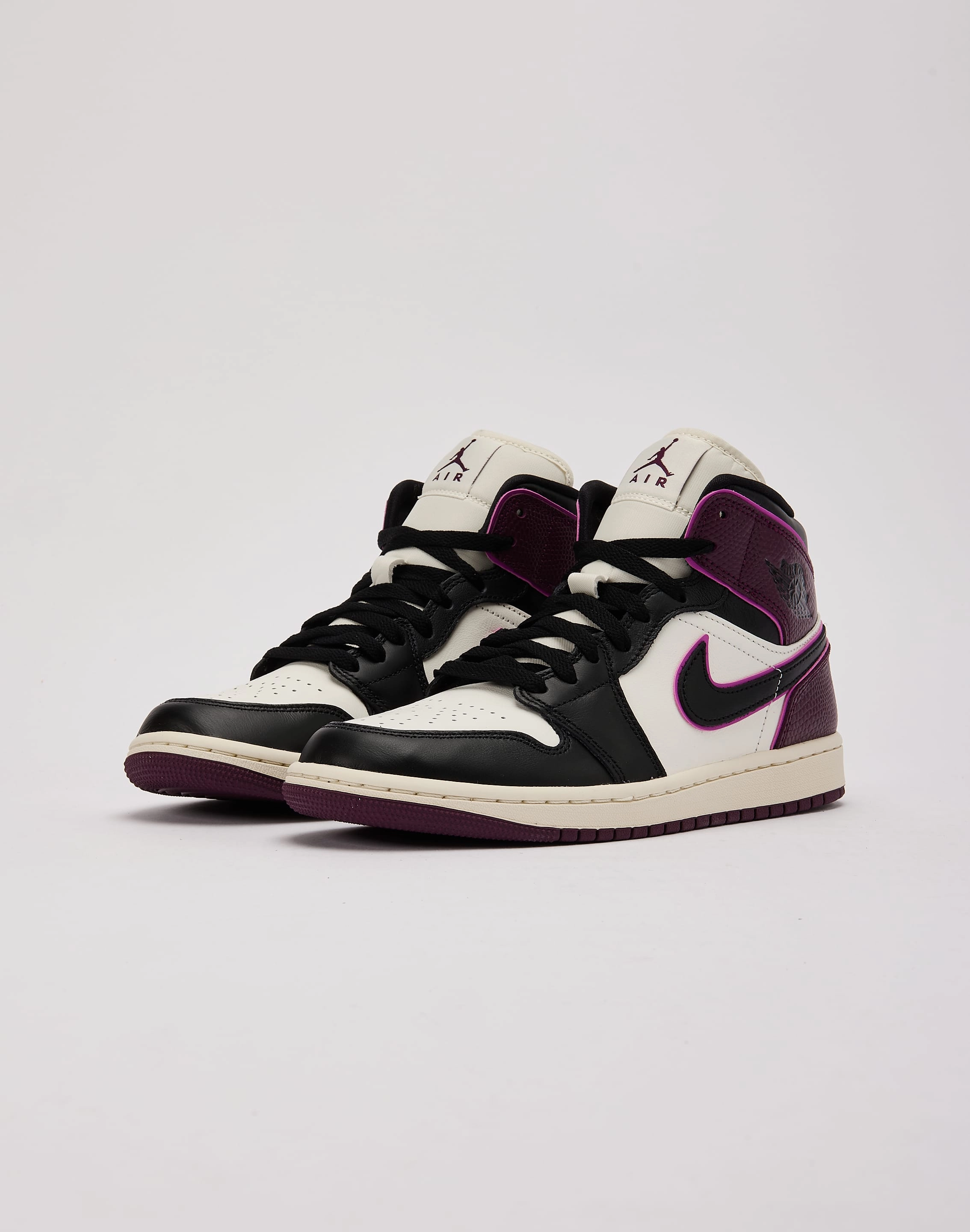 Jordan Air Jordan 1 Mid SE Sleek Outline Outdoor Activity