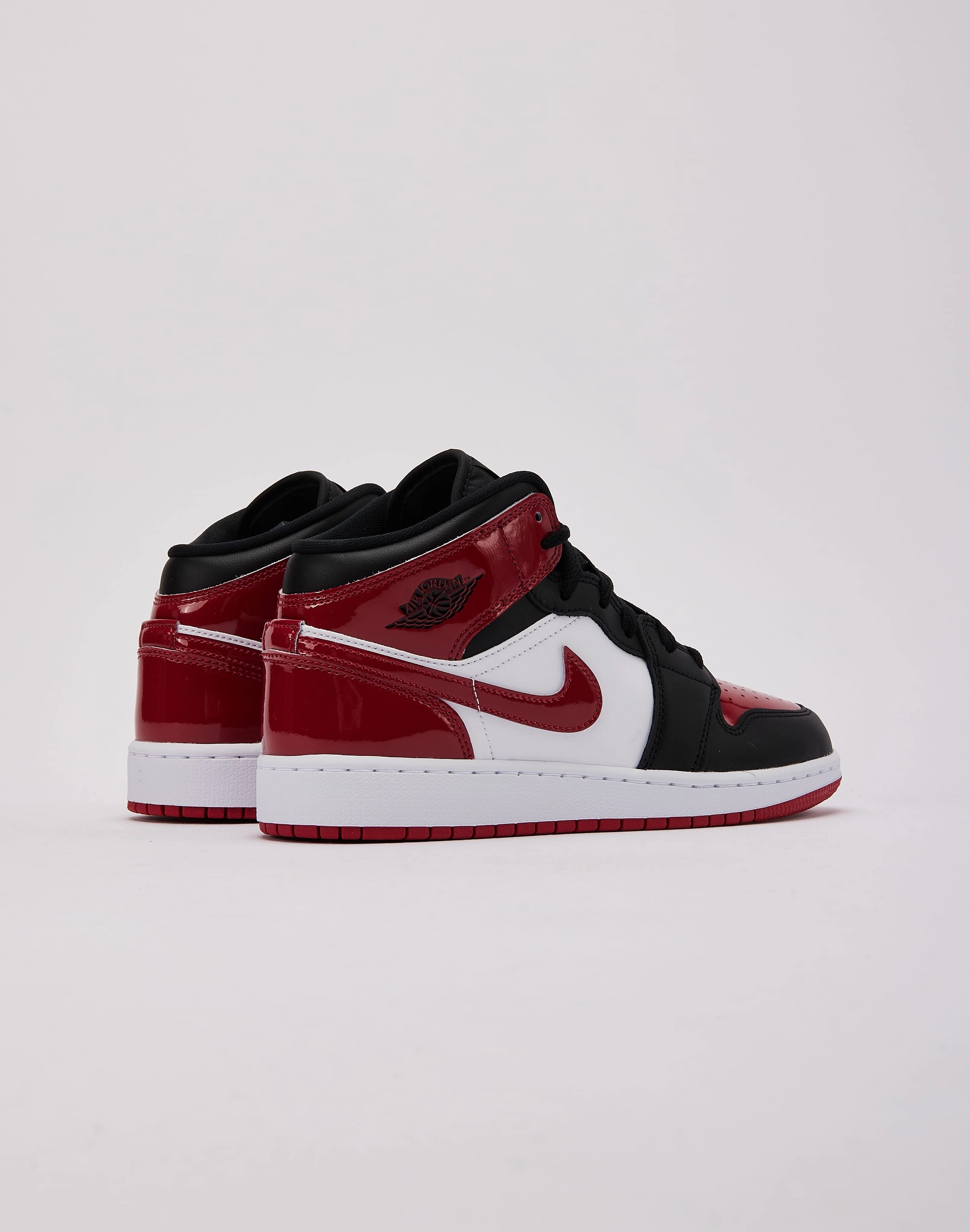 Jordan Air Jordan 1 Mid SE Grade-School High Traction Shoes