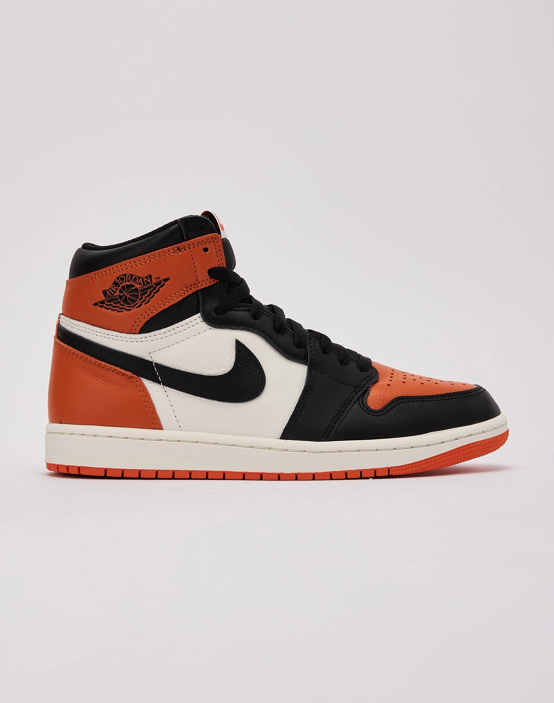 Flexible structure Carbon Footprint Reduced Jordan Air Jordan 1 Retro High OG 'Shattered Backboard'