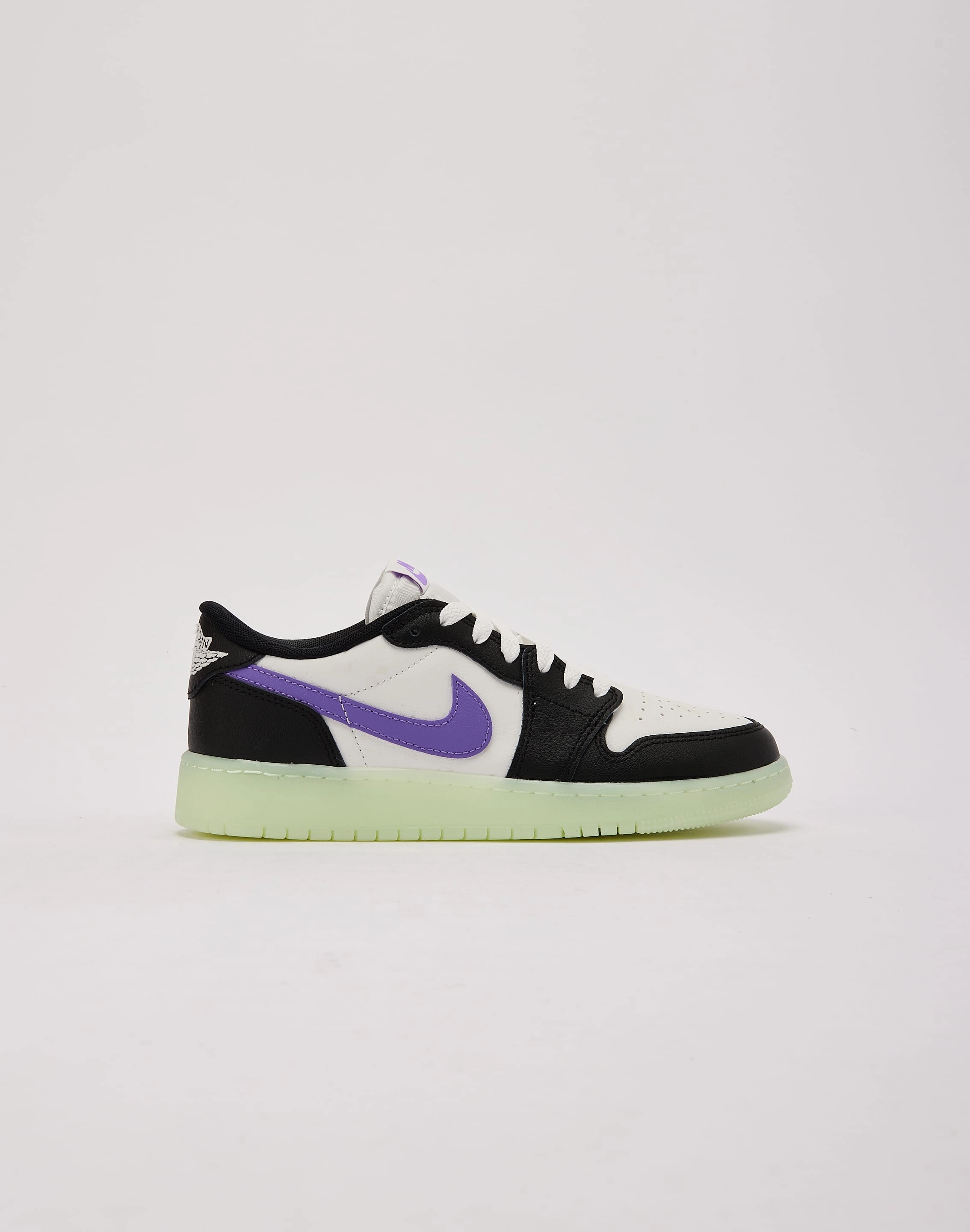 Performance-driven Jordan Air Jordan 1 Retro Low OG 'Black Raspberry' Grade-School