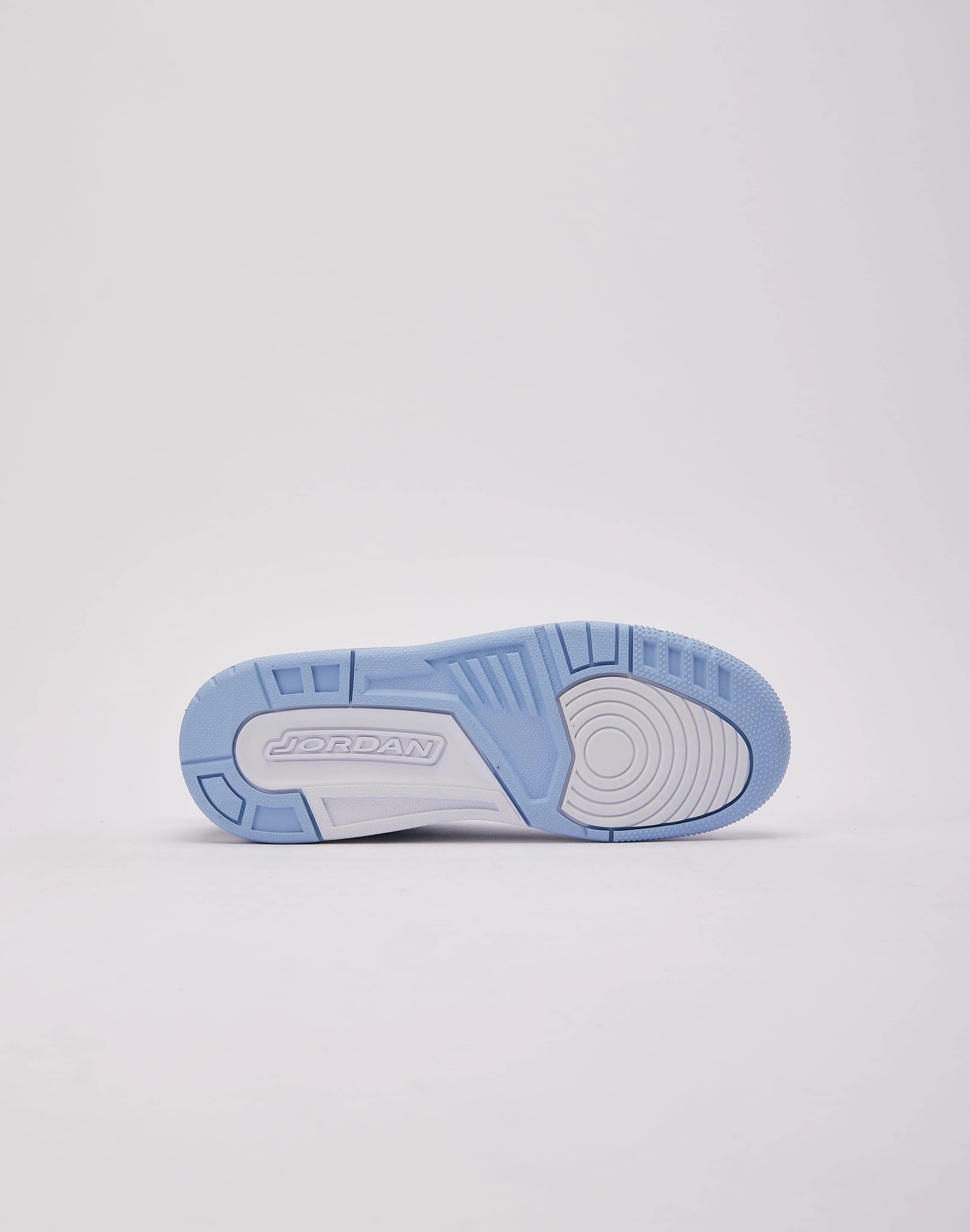 Jordan Spizike Low Grade-School Fitness Ergonomic Lacing Configuration