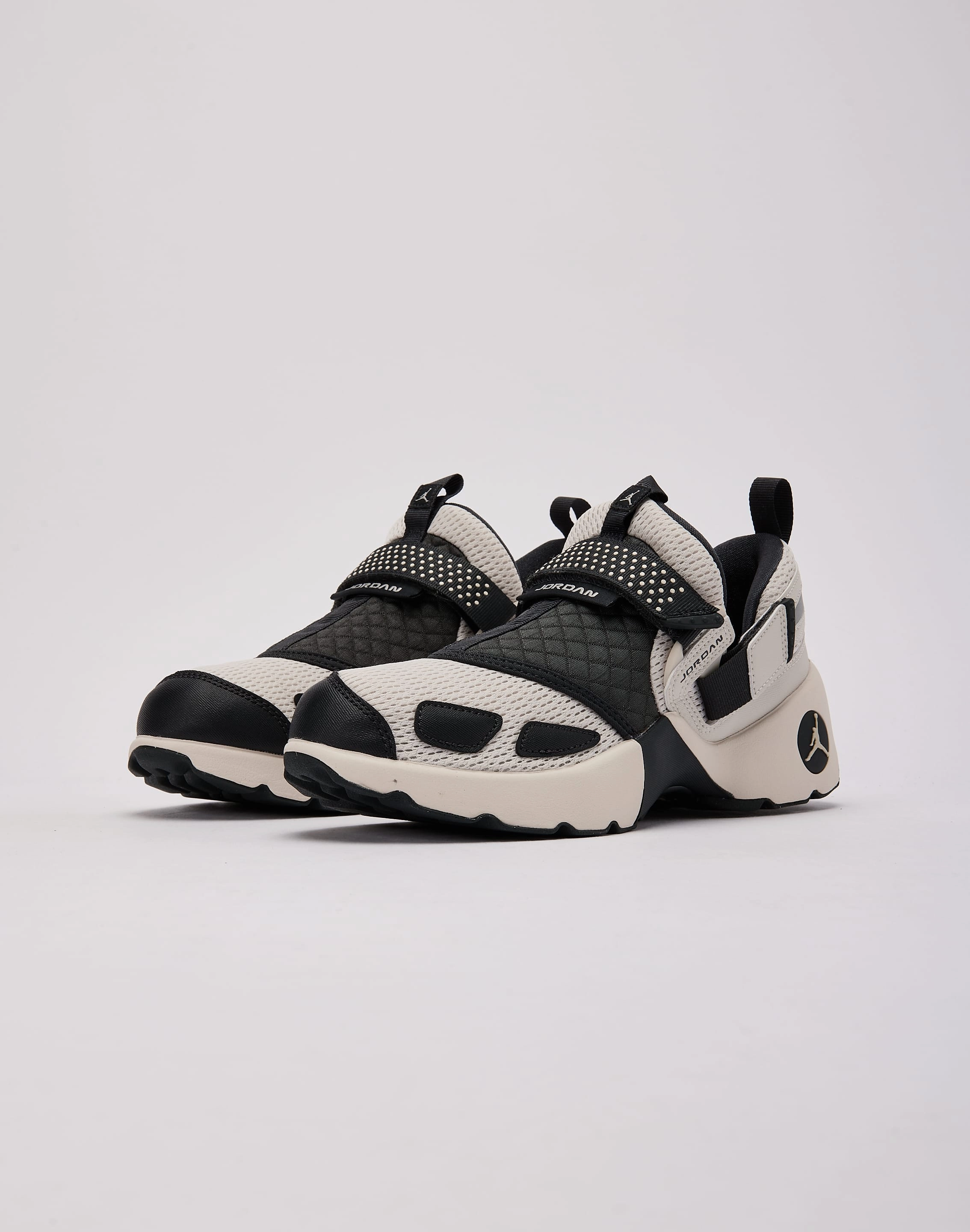 Premium cushioning Recycled fabric Jordan Trunner LX
