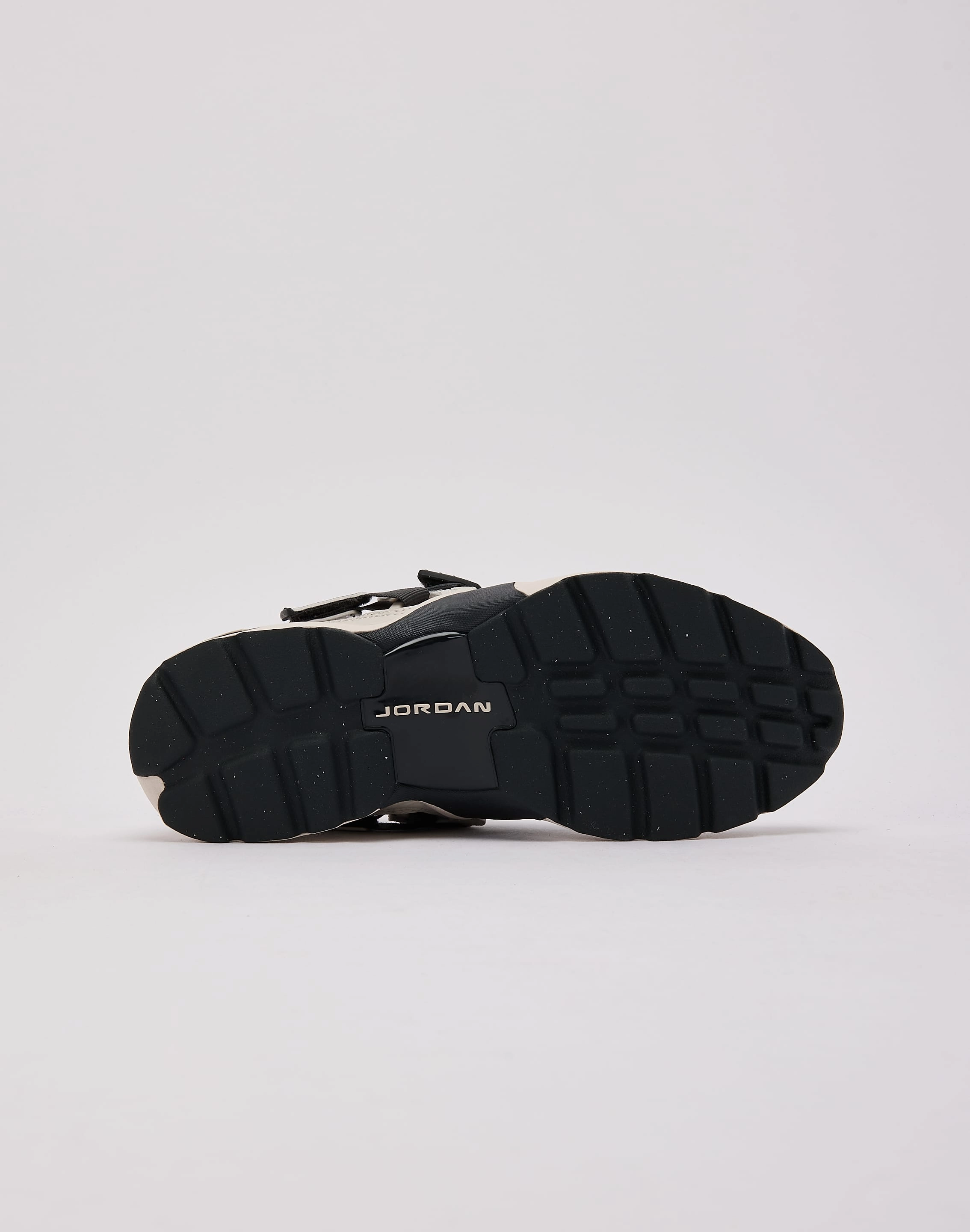 Jordan Trunner LX Outfit Boost