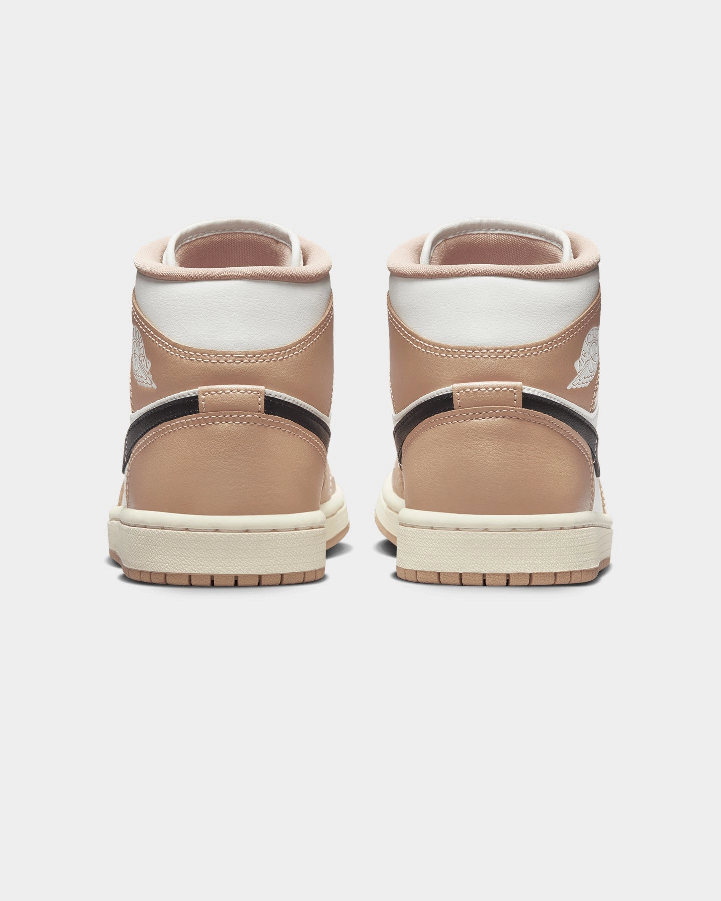 tag tennis players - specific features Jordan Women's Air Jordan 1 Mid Sail/Black-Desert