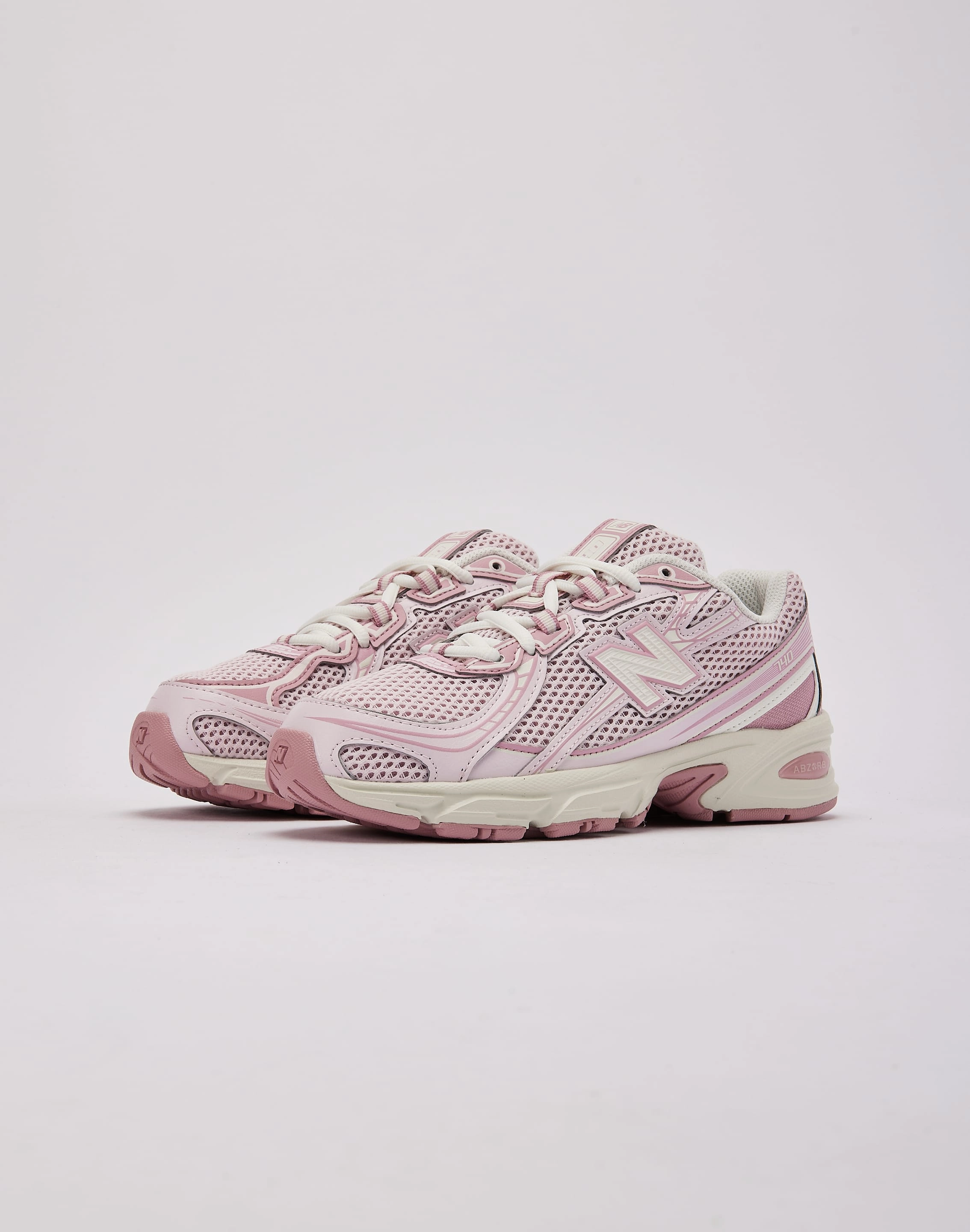 Speed-Friendly Built-In Lining New Balance 740