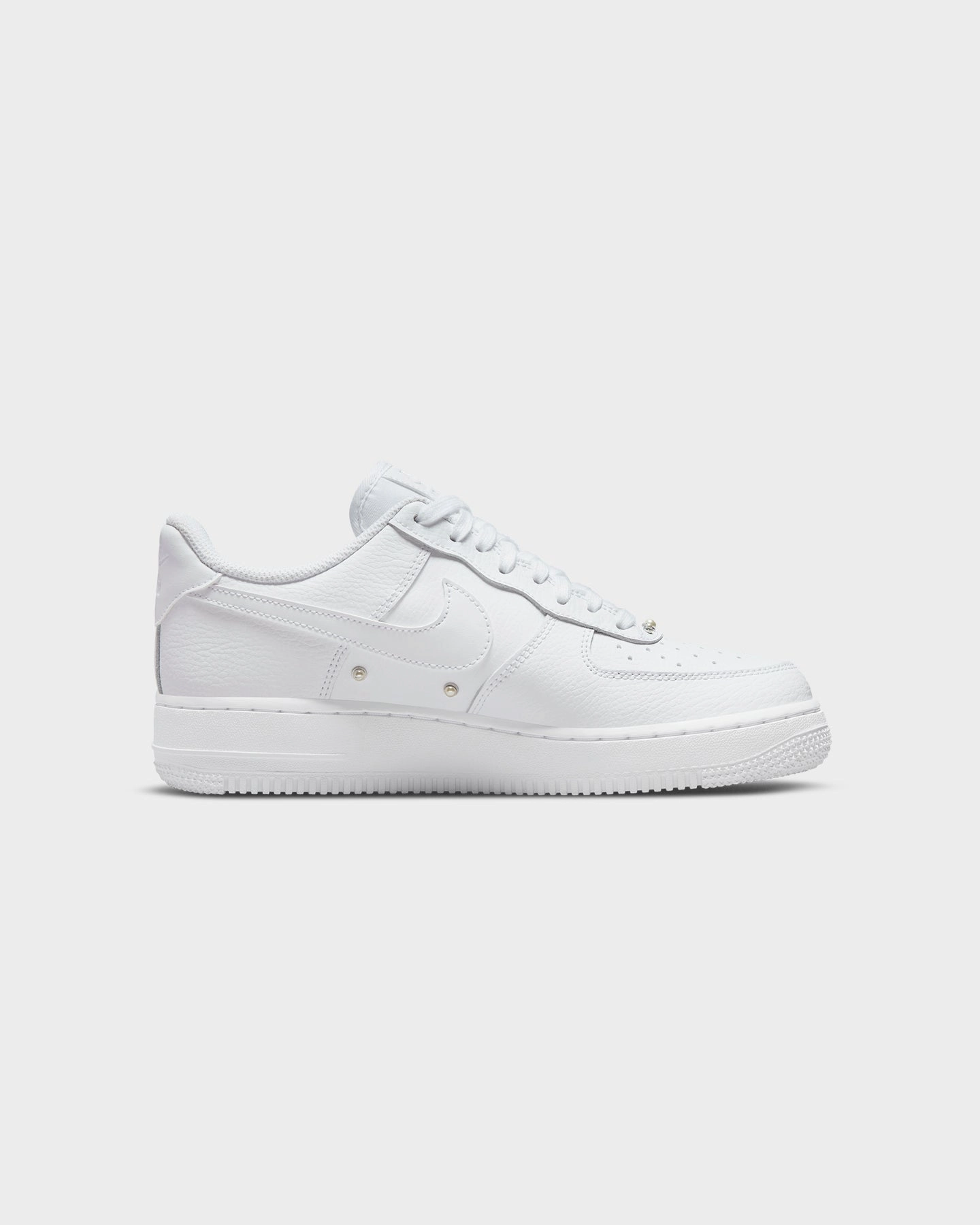 Adaptive Fit System Abrasion Resistant Toe Cap Nike Women's Air Force 1 '07 SE White/White/Metallic Silver/Black