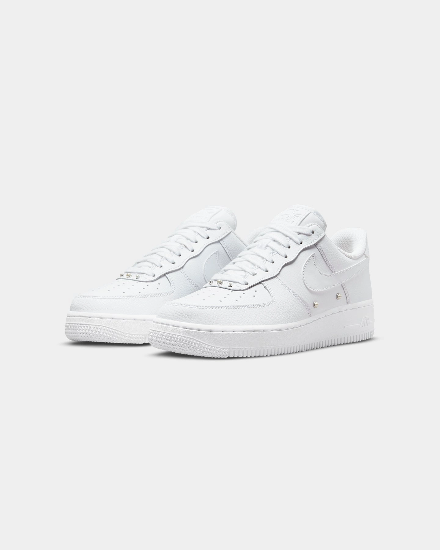Nike Women's Air Force 1 '07 SE White/White/Metallic Silver/Black Elevated shock absorption