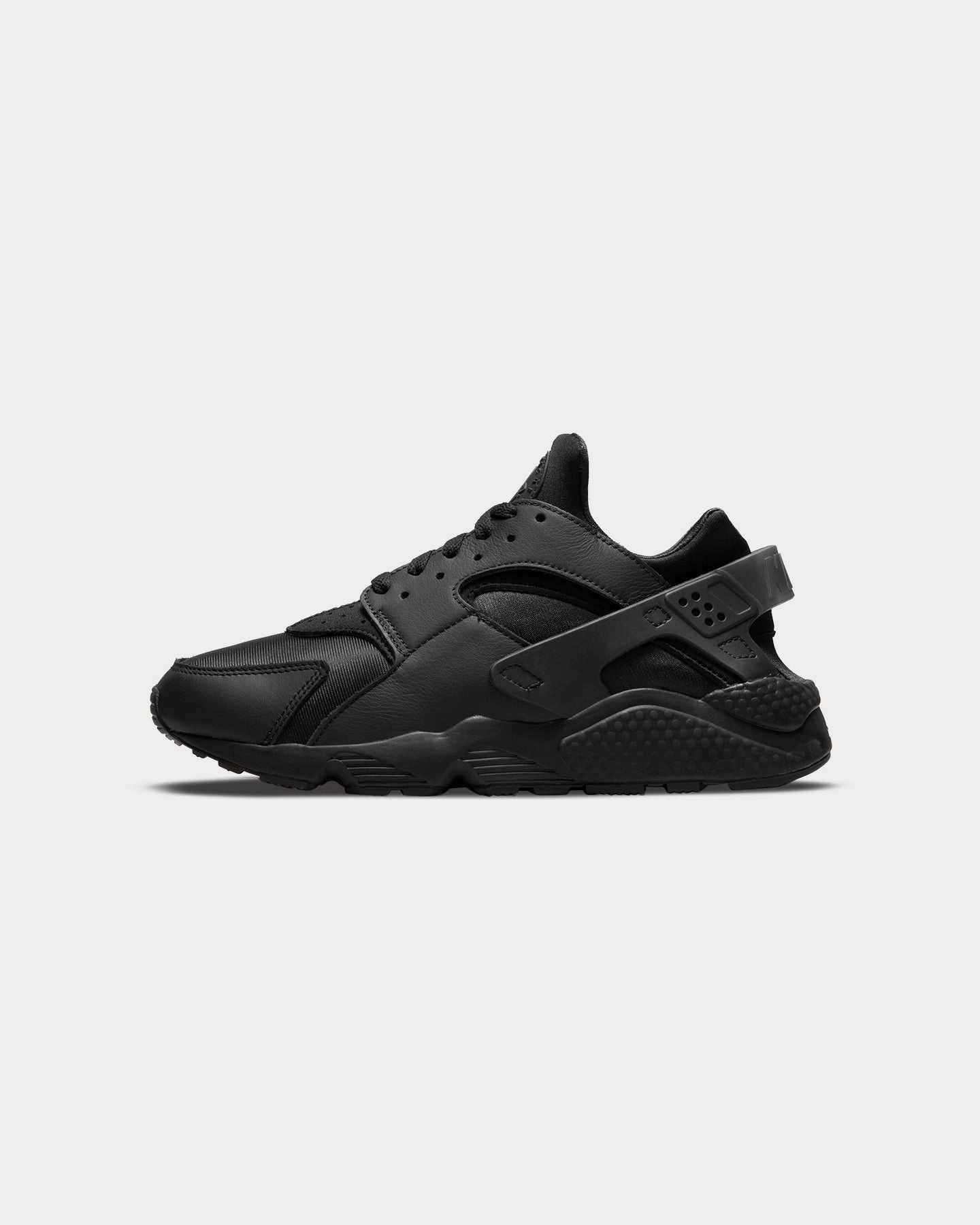 Nike Air Huarache Black/Black stretchy design most indoor