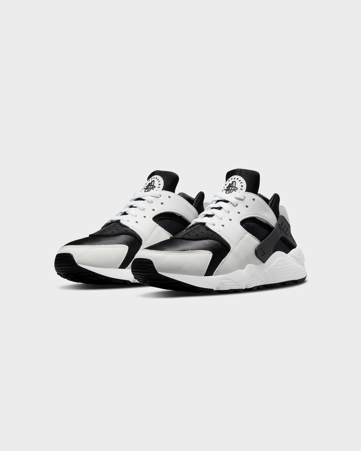 chief warm - weather shoes Nike Air Huarache Black/White