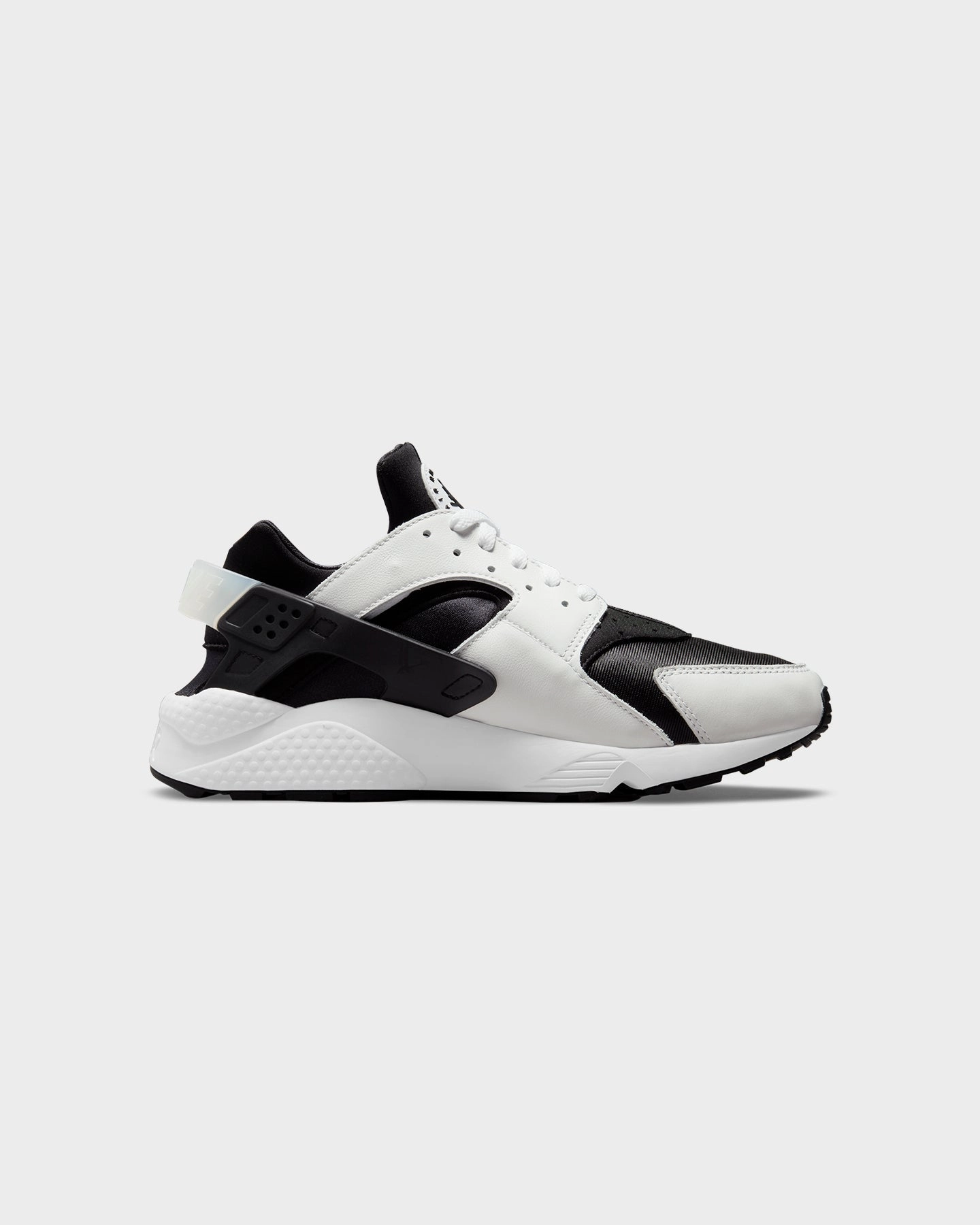 Nike Air Huarache Black/White ventilation - level