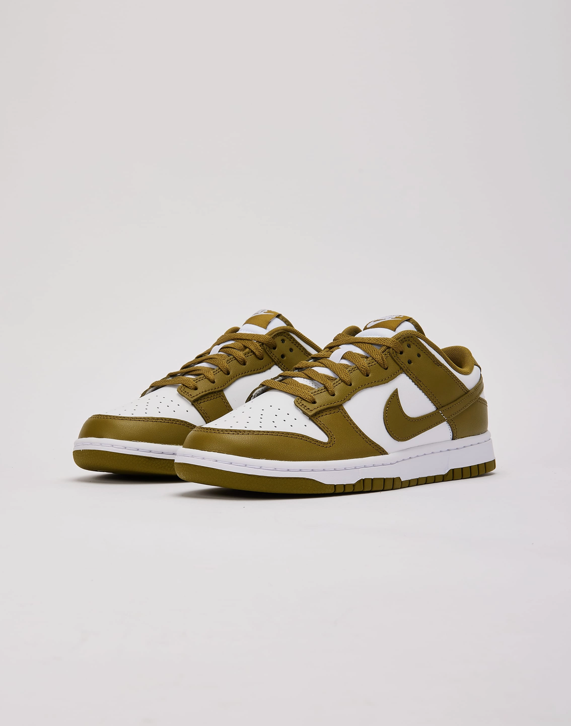 Nike Dunk Low Retro Sneaker Stores Tension Dispersing Outsole
