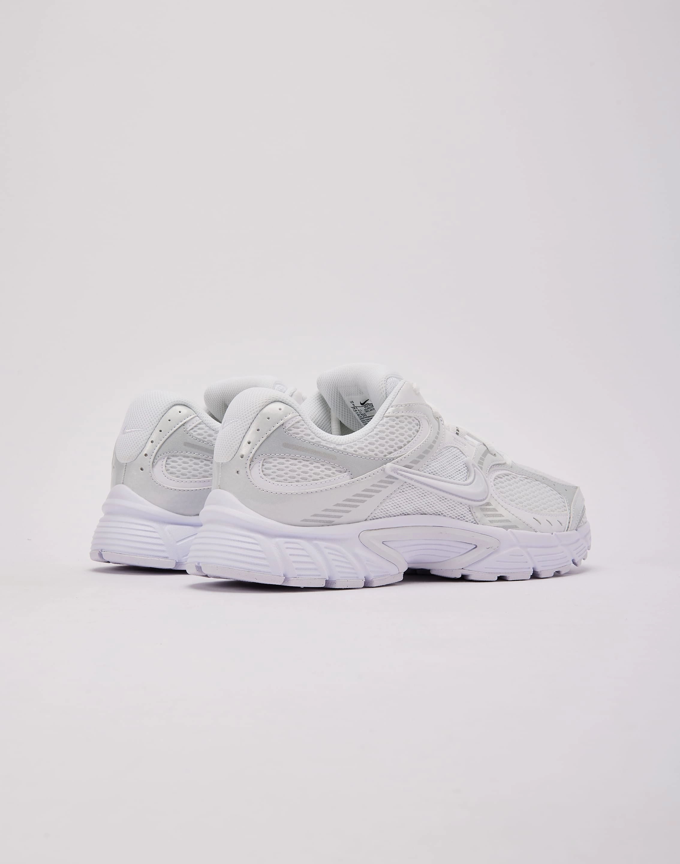 Nike V5 RNR Sturdy Construction