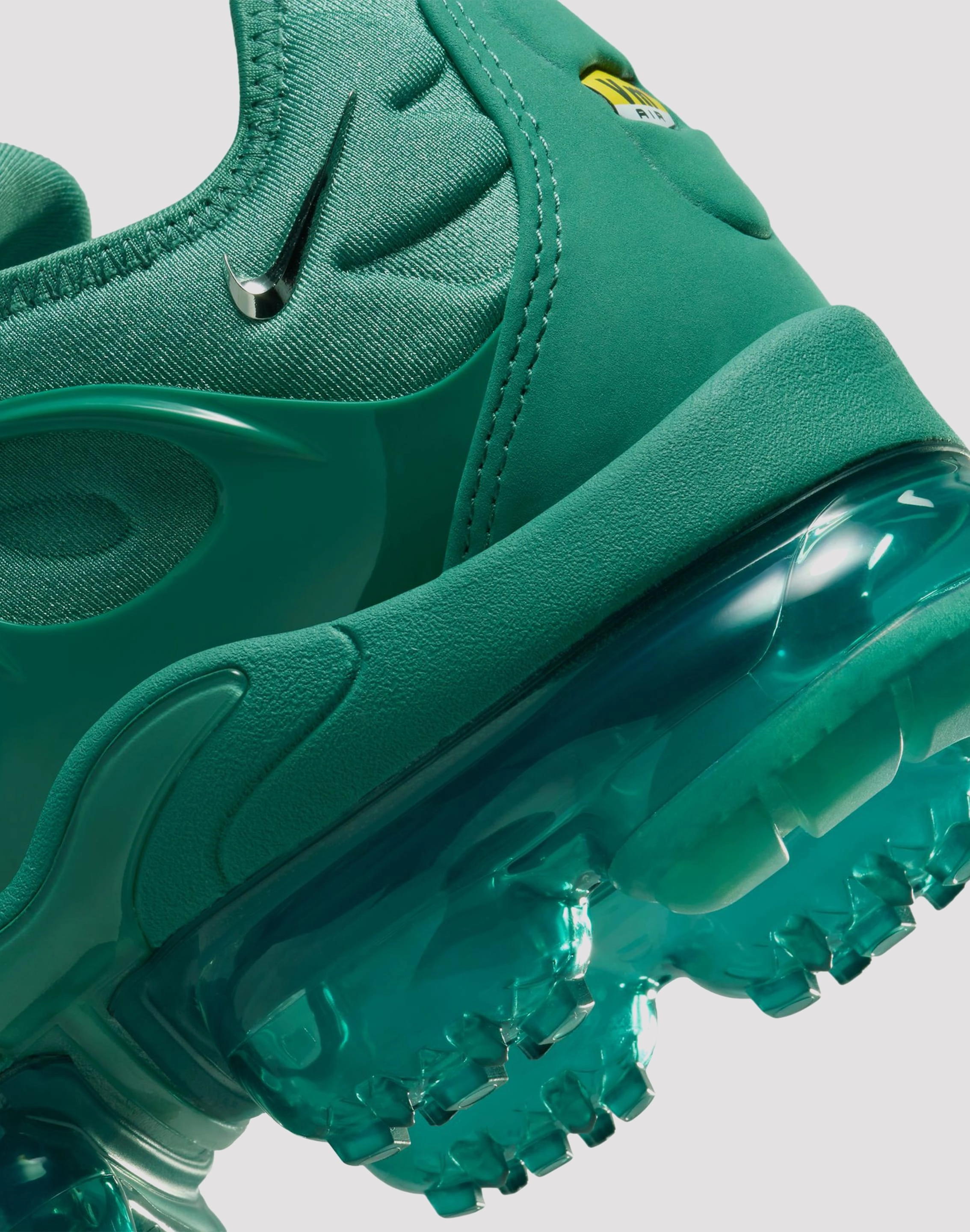 Nike VaporMax Plus "Bicoastal/Chrome/Metallic Silver" MeshFabric Neutral Pronation Support