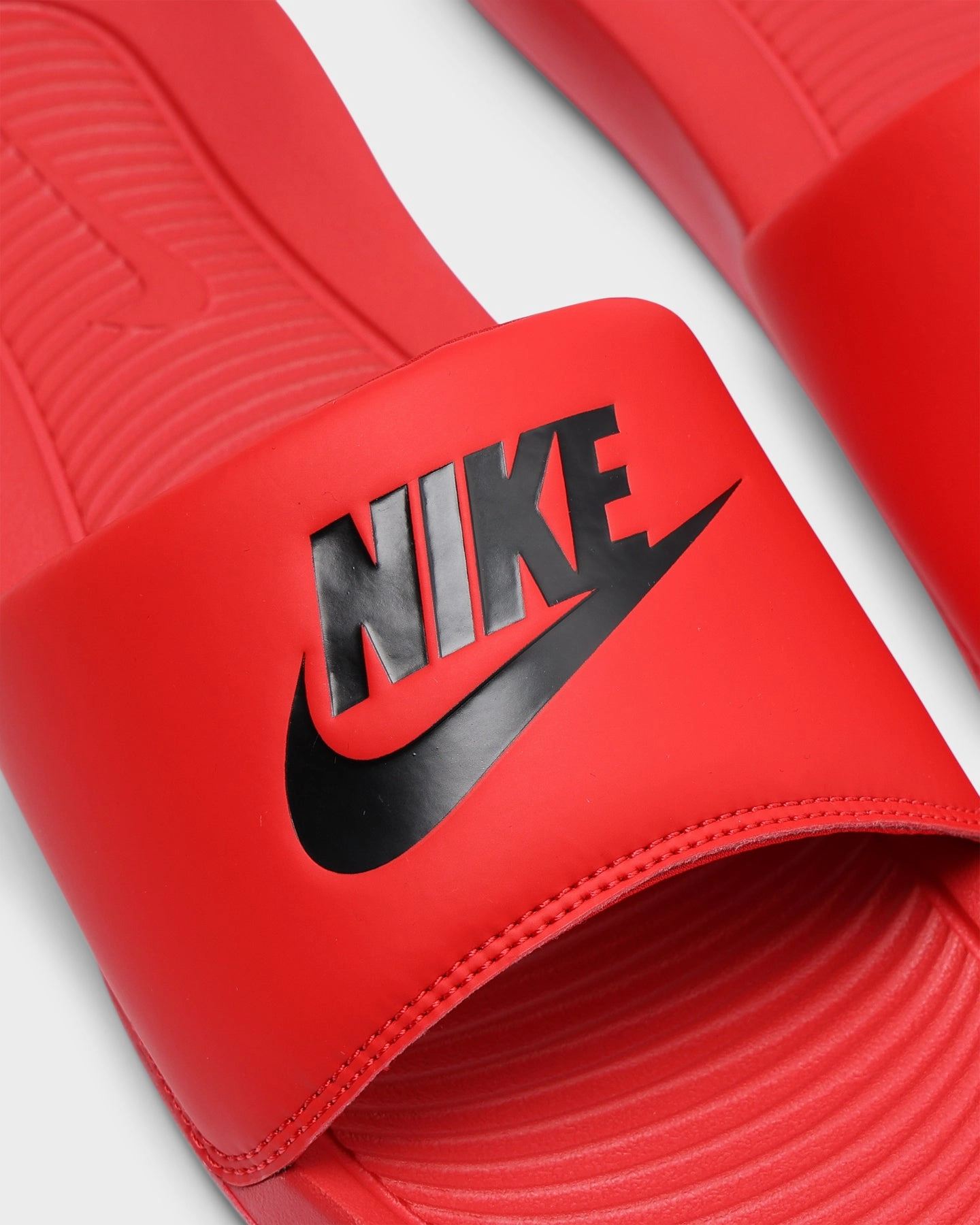 travel - style Slip On Design Nike Victori One Slide University Red/Black
