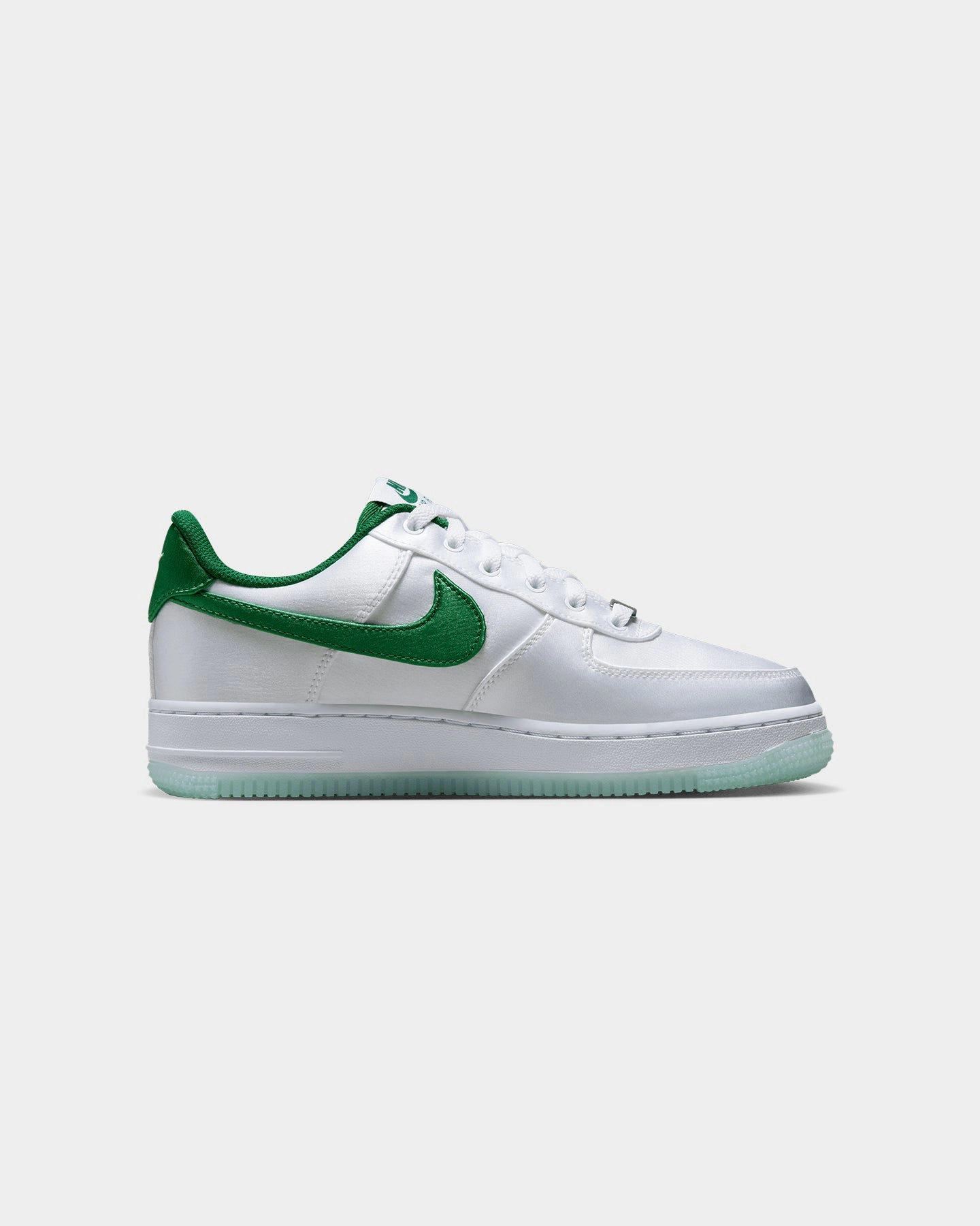 Nike Women's Air Force 1 '07 Essentials "Satin" White/Sport Green skaters' balance Recycled Textile