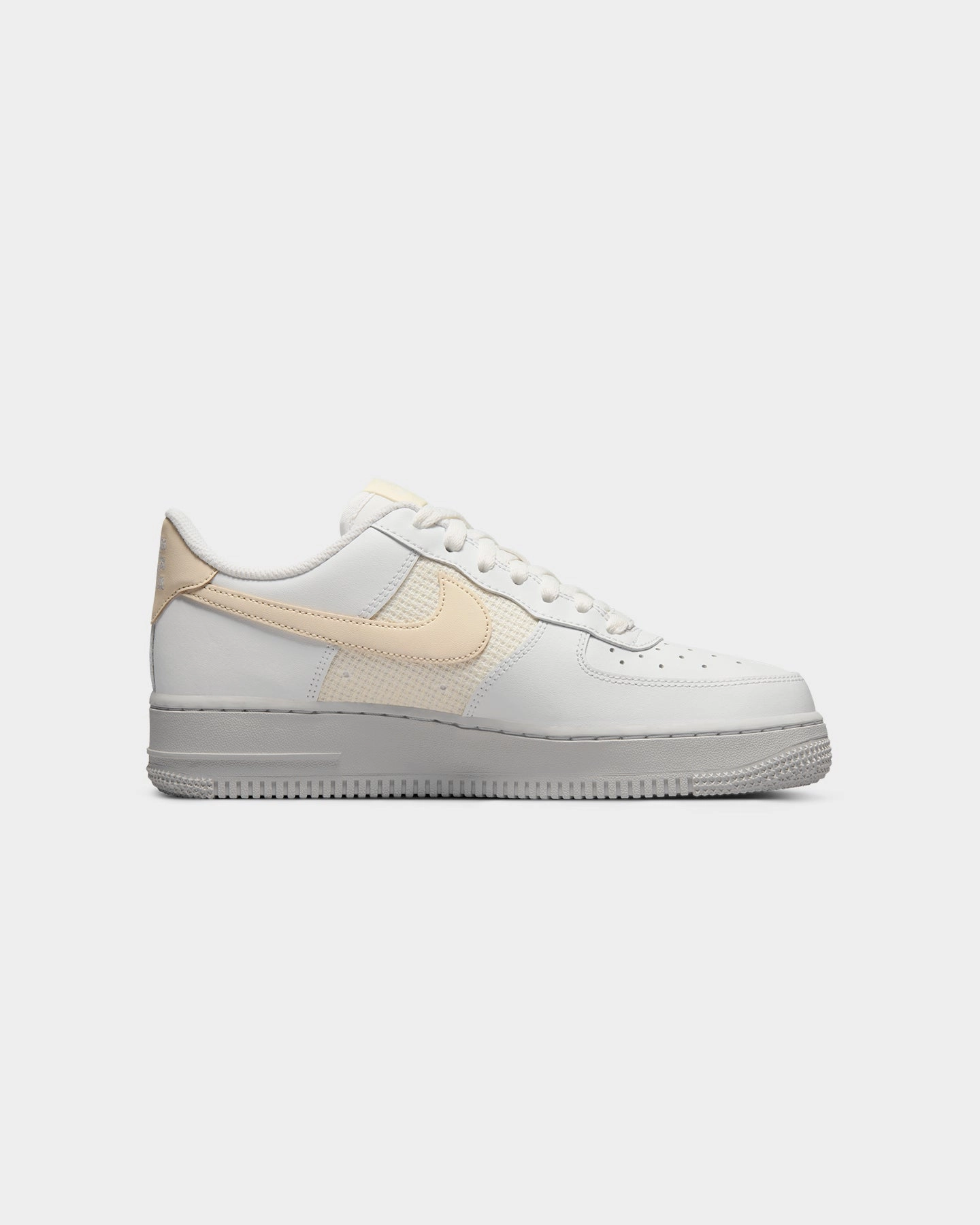 Nike Women's Air Force 1 '07 Essentials Summit White/Fossil/Summit White Tailored durability