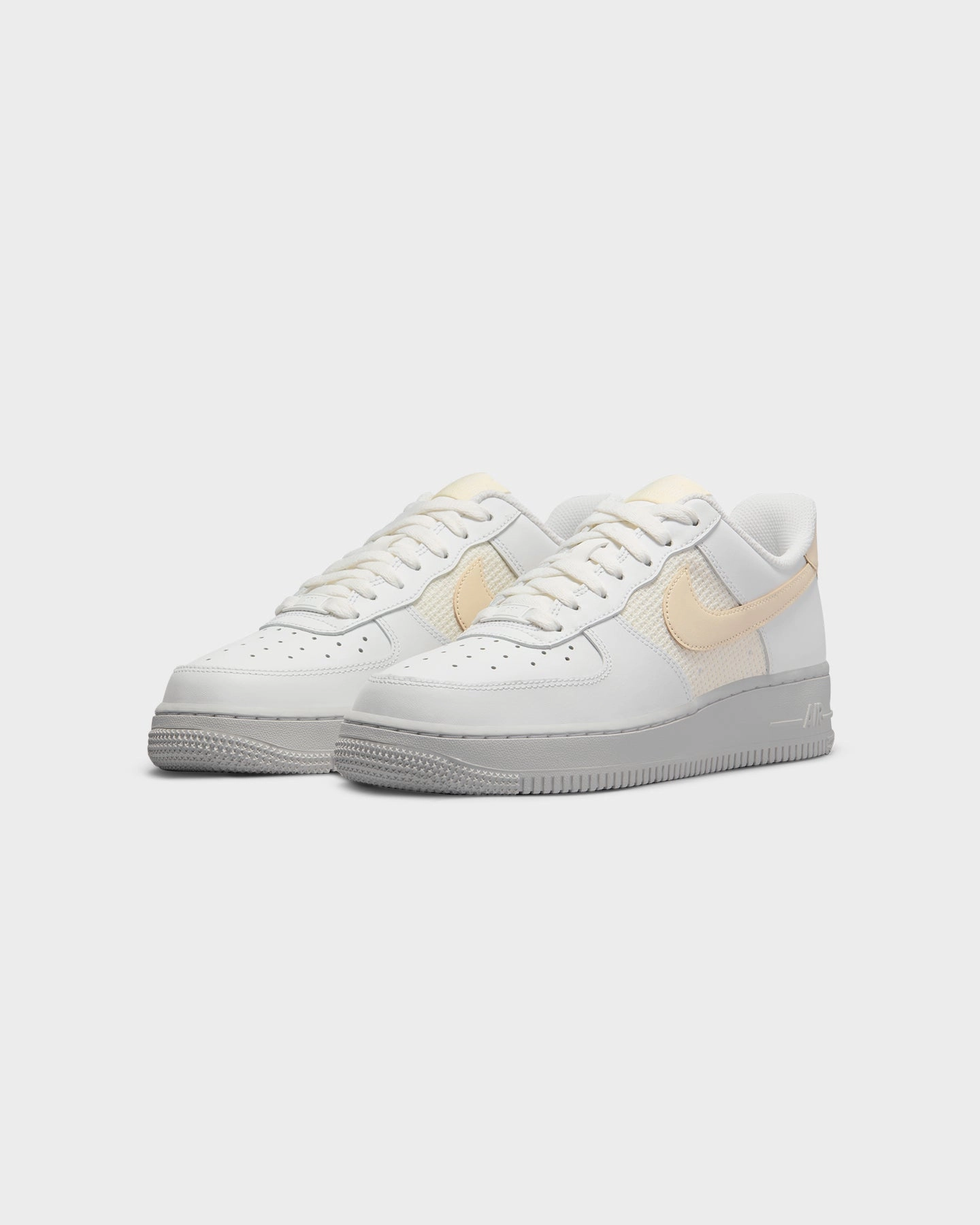 Shock-absorbing loafers Nike Women's Air Force 1 '07 Essentials Summit White/Fossil/Summit White