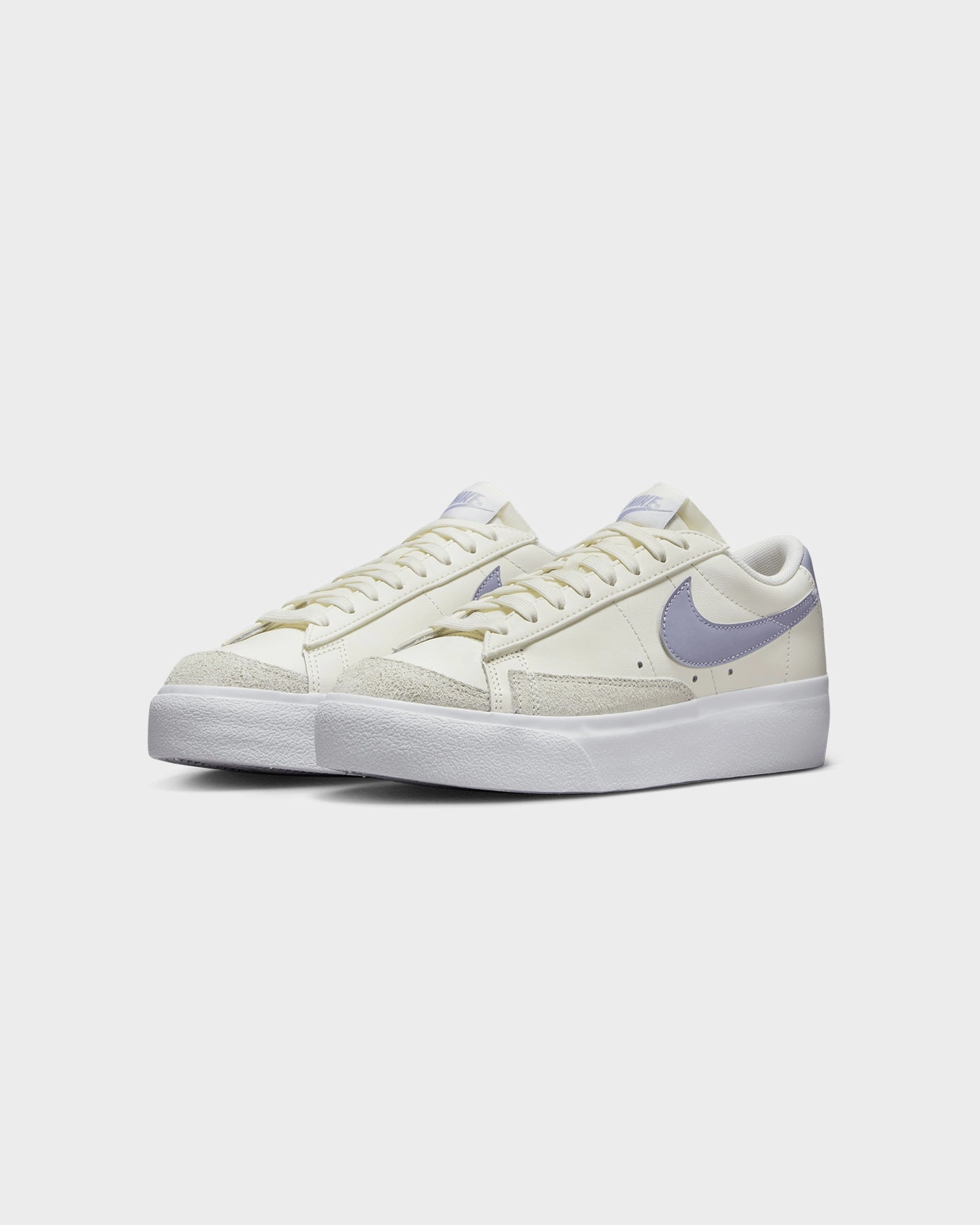 Nike Women's Blazer Low Platform Sail/Indigo Haze Mid - range Flexible Tread Pattern