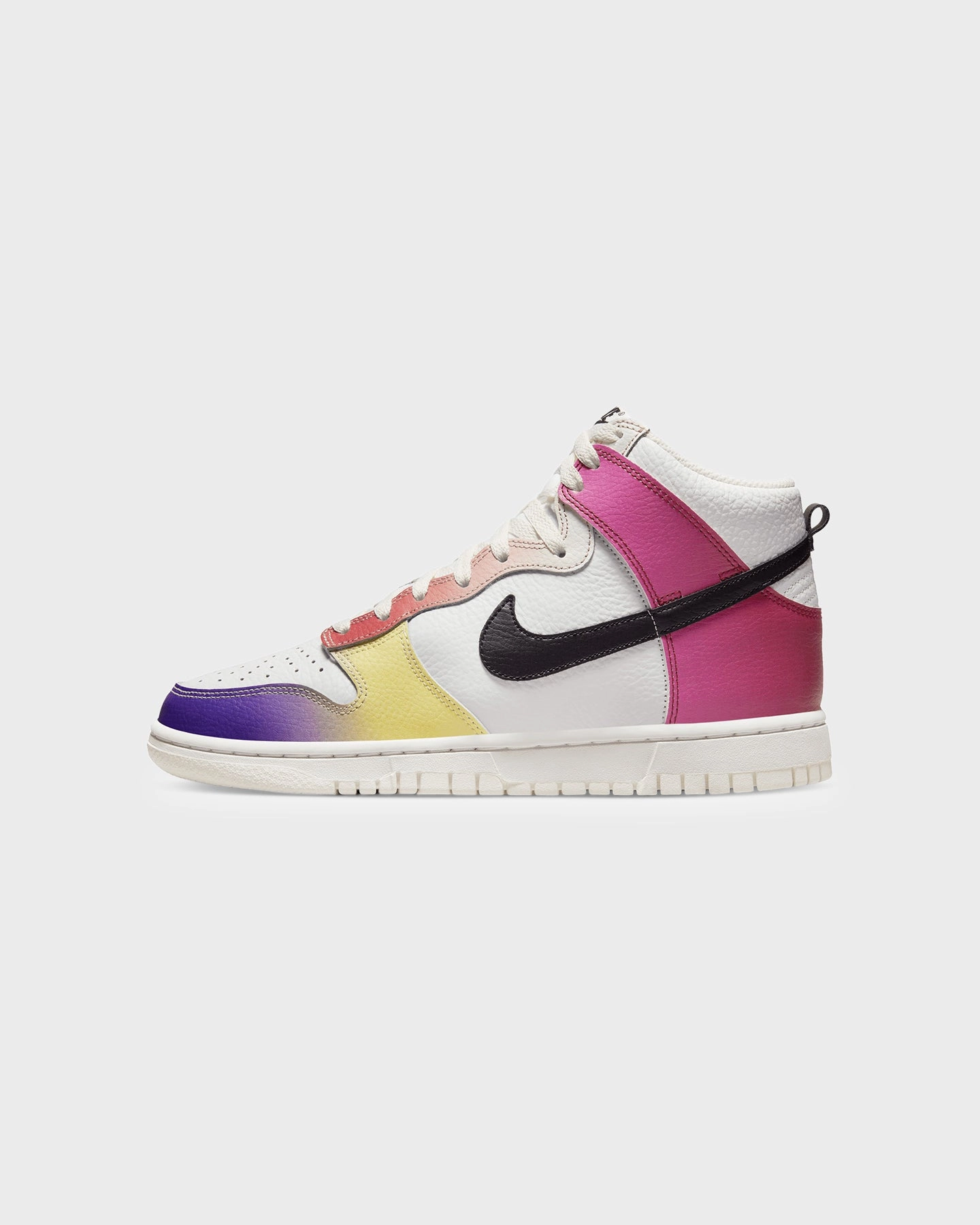 weekenders' options Nike Women's Dunk High "Multi-Colour Gradient" Summit White/Black