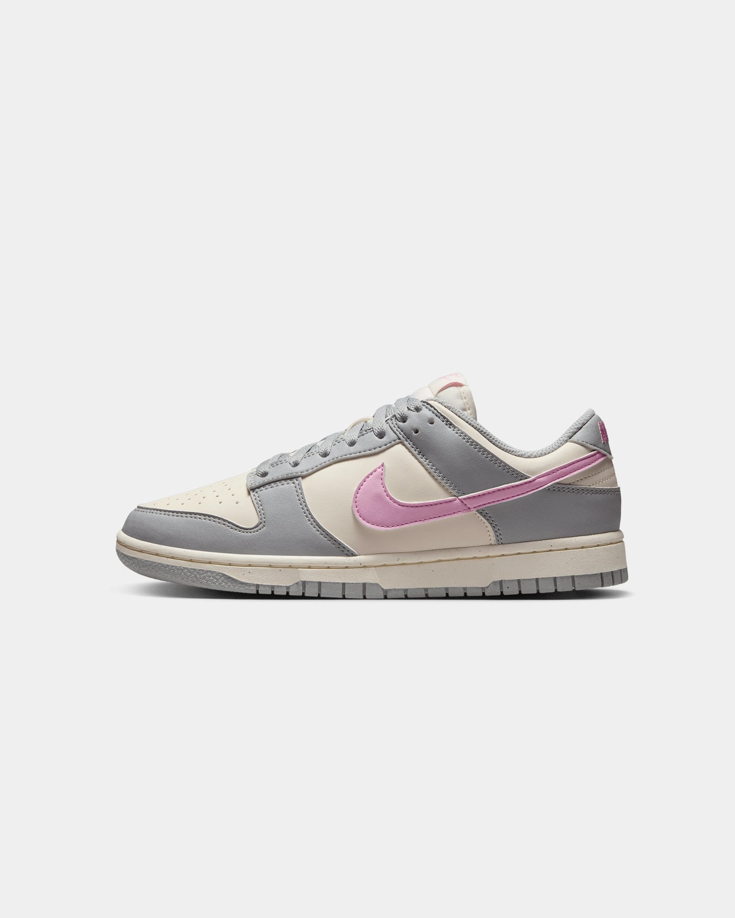 Hybrid Foam Technology daily commuters' sneakers Nike Women's Dunk Low Next Nature Smoke Grey/Pink Rise