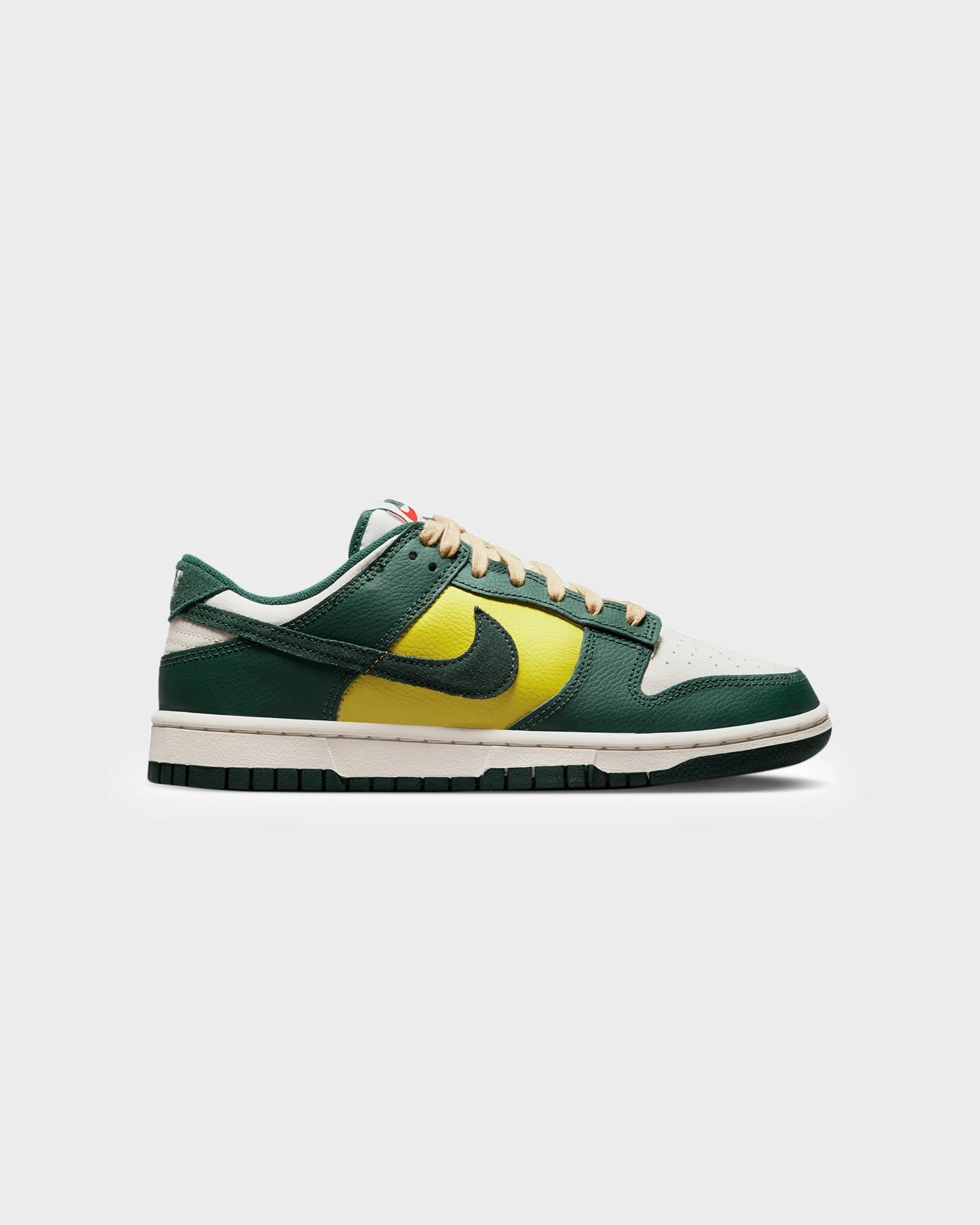 Shock Absorption Technology professionals Nike Women's Dunk Low SE "Noble Green" Sail/Noble Green
