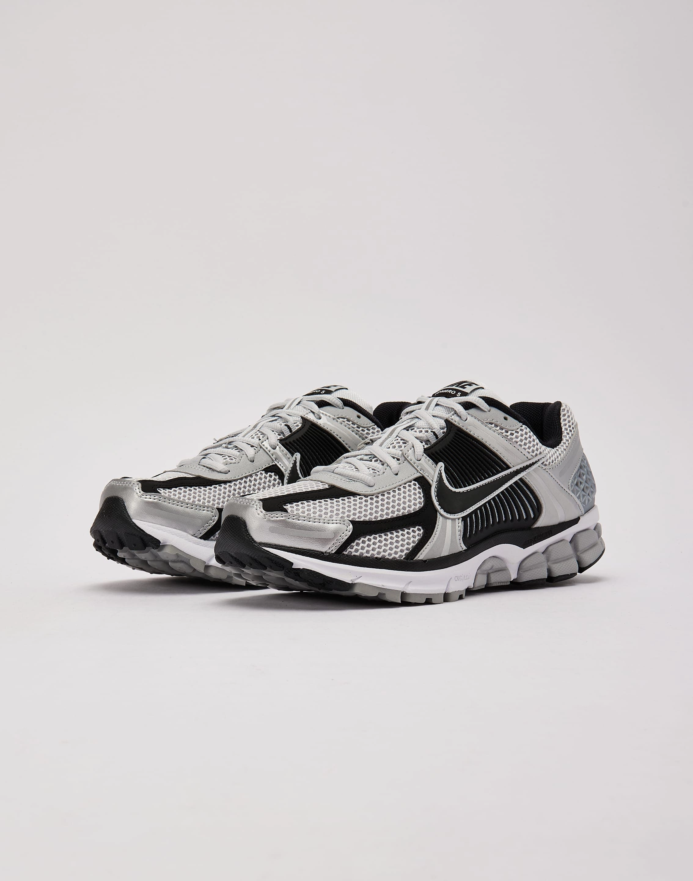 Nike Zoom Vomero 5 Fashion Must-Have fresh feel
