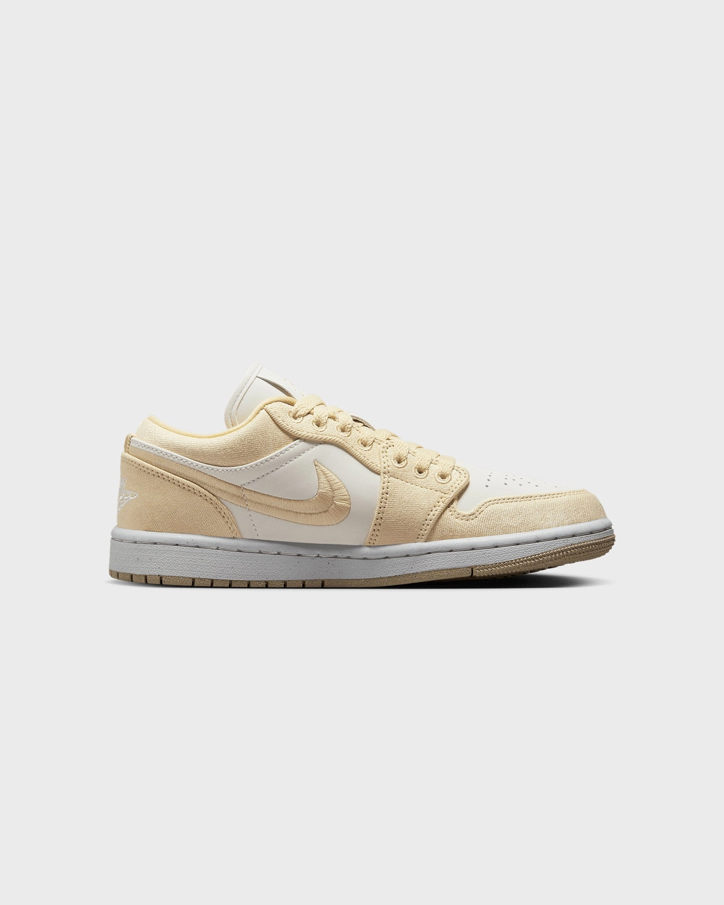 Padded shock absorption Jordan Women's Air Jordan 1 Low SE "Canvas" Team Gold/Sail