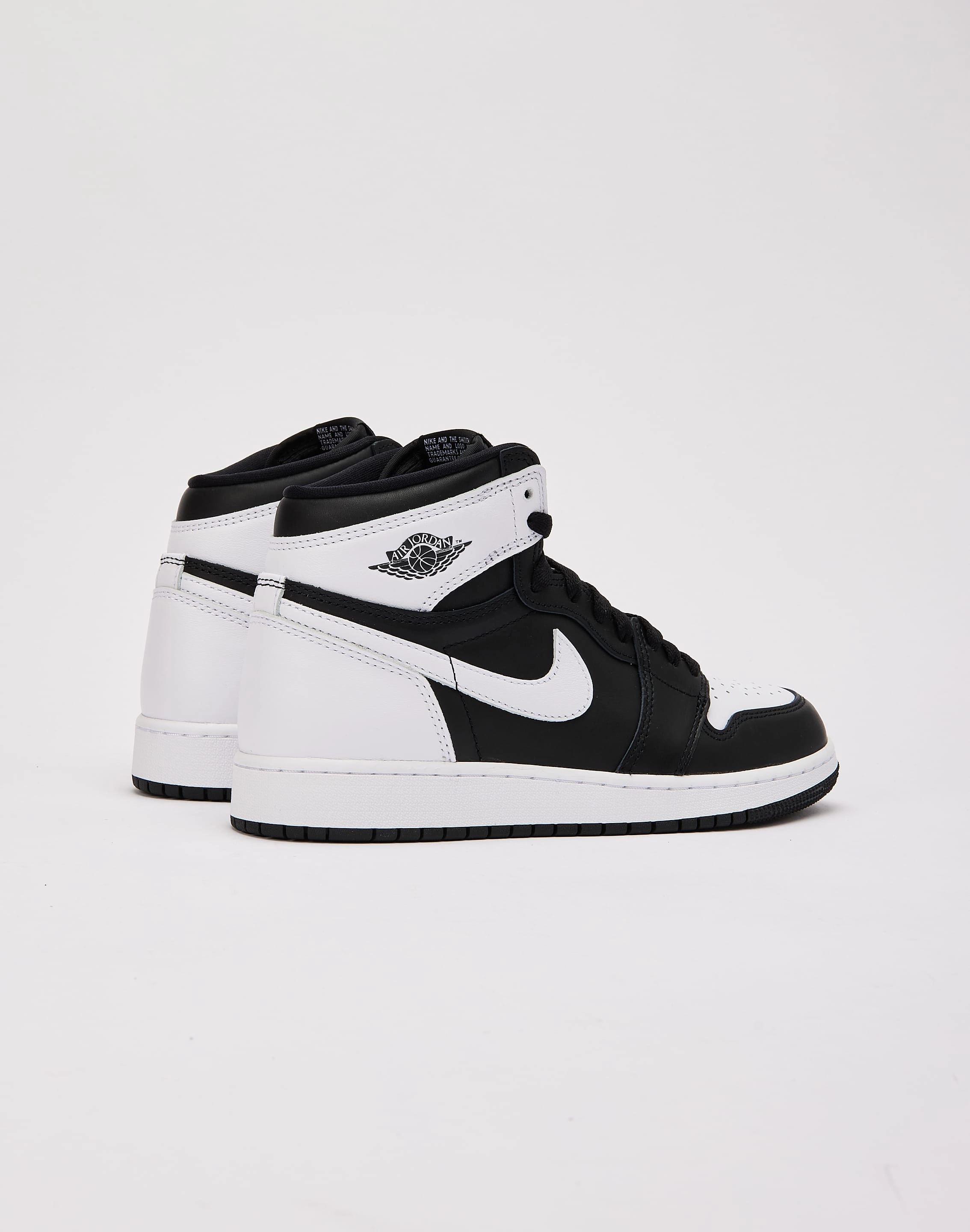 Jordan Air Jordan 1 Retro High OG 'Black and White' Grade-School label