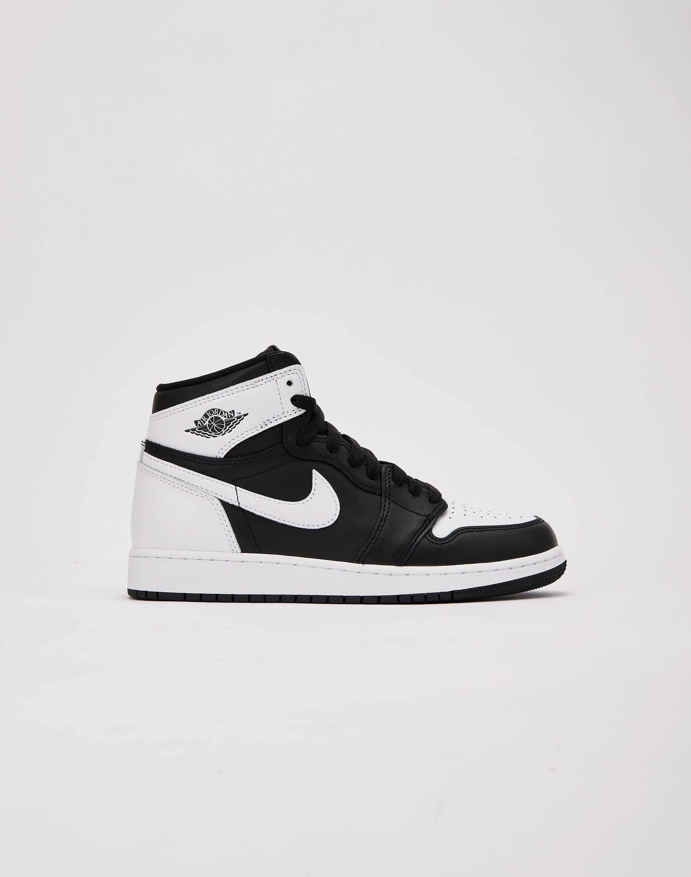Warm in winter Classy stability Jordan Air Jordan 1 Retro High OG 'Black and White' Grade-School