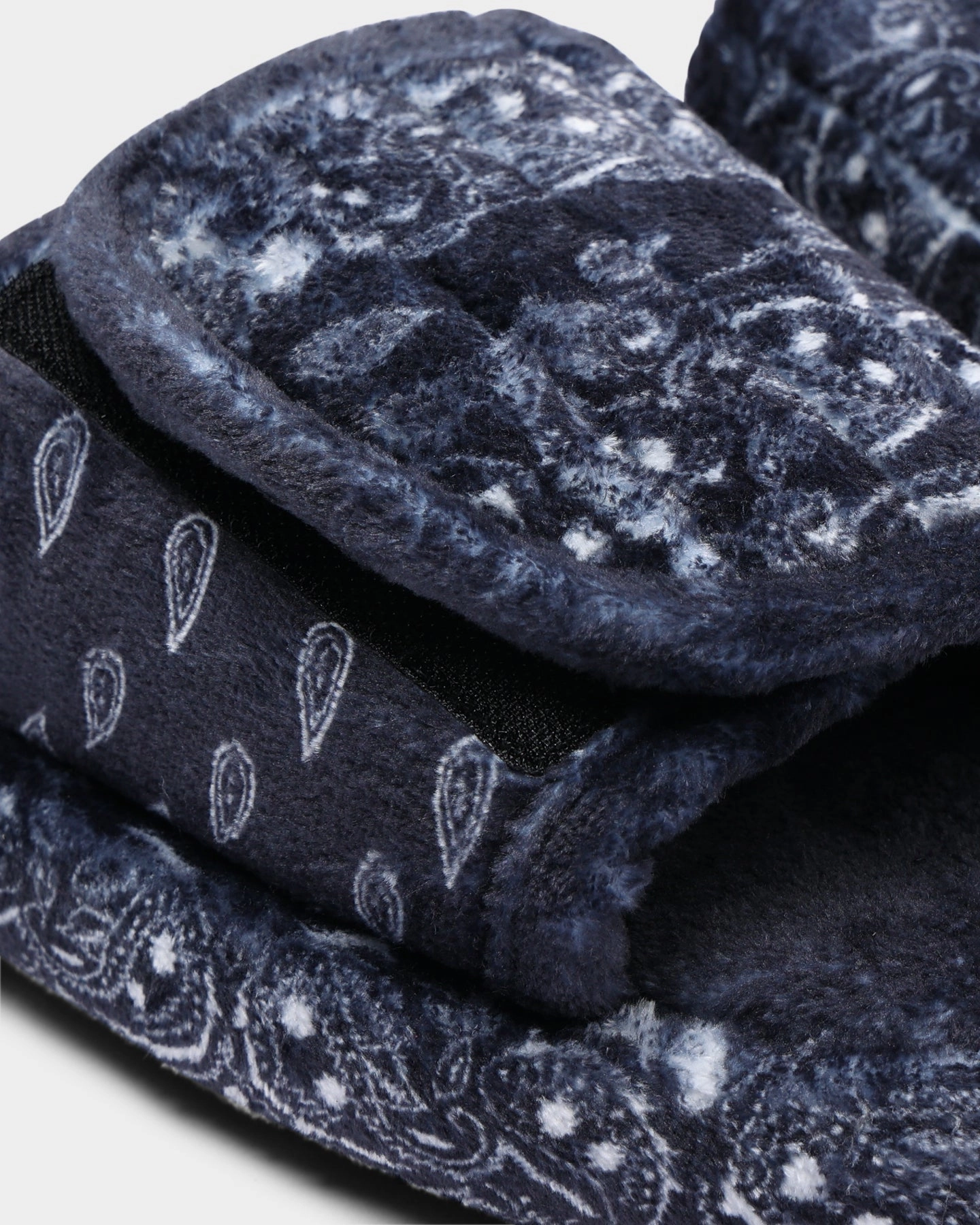 Goat Crew Velcro Paisley Bandana Slipper Navy/White most walking Refined performance