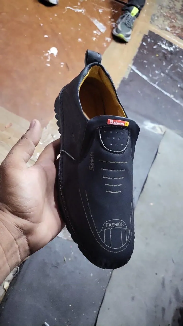 Men Leather Soft Casual Shoes stylish user