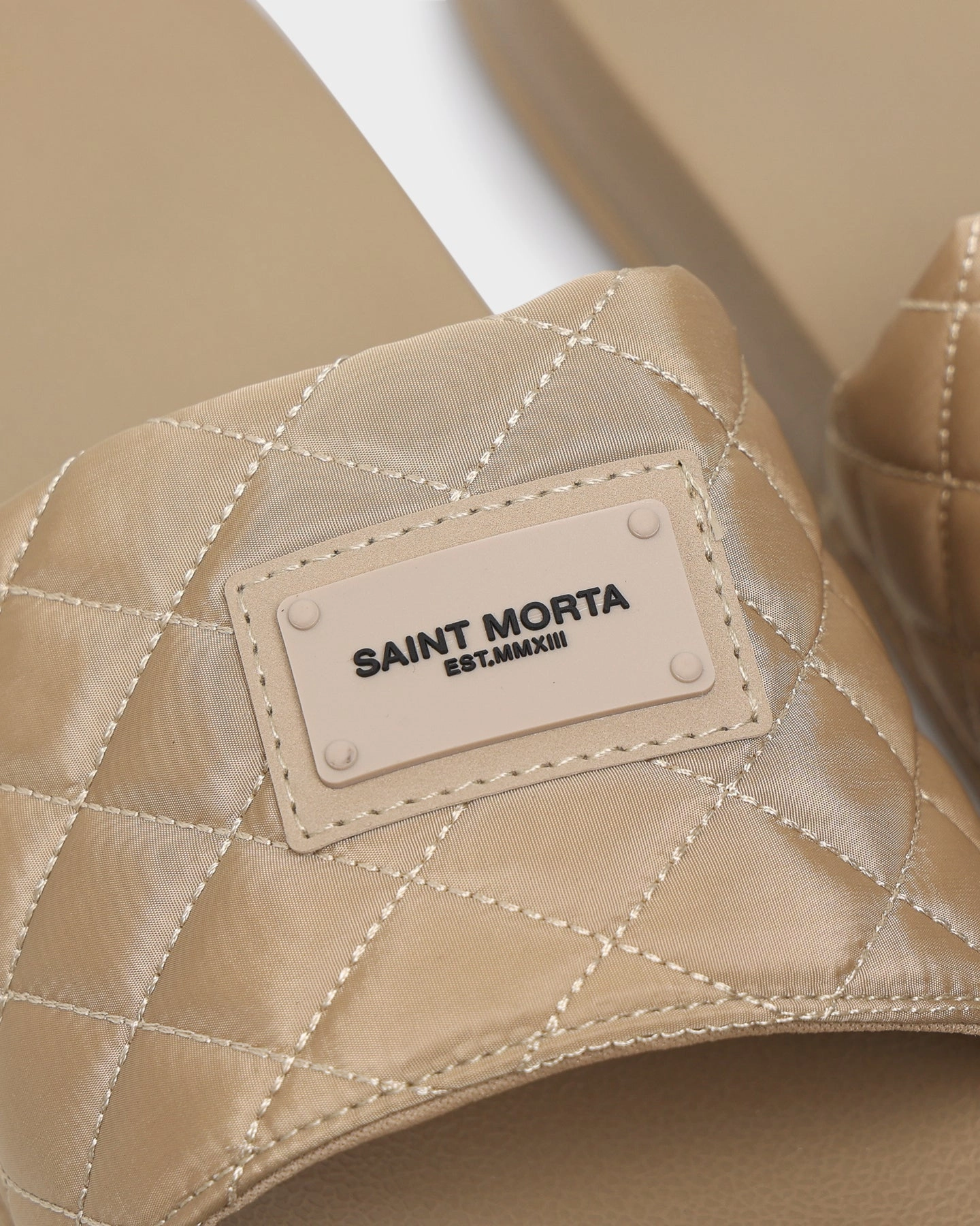 Seamless Interior Lining Saint Morta Annex Quilted Slides Stone